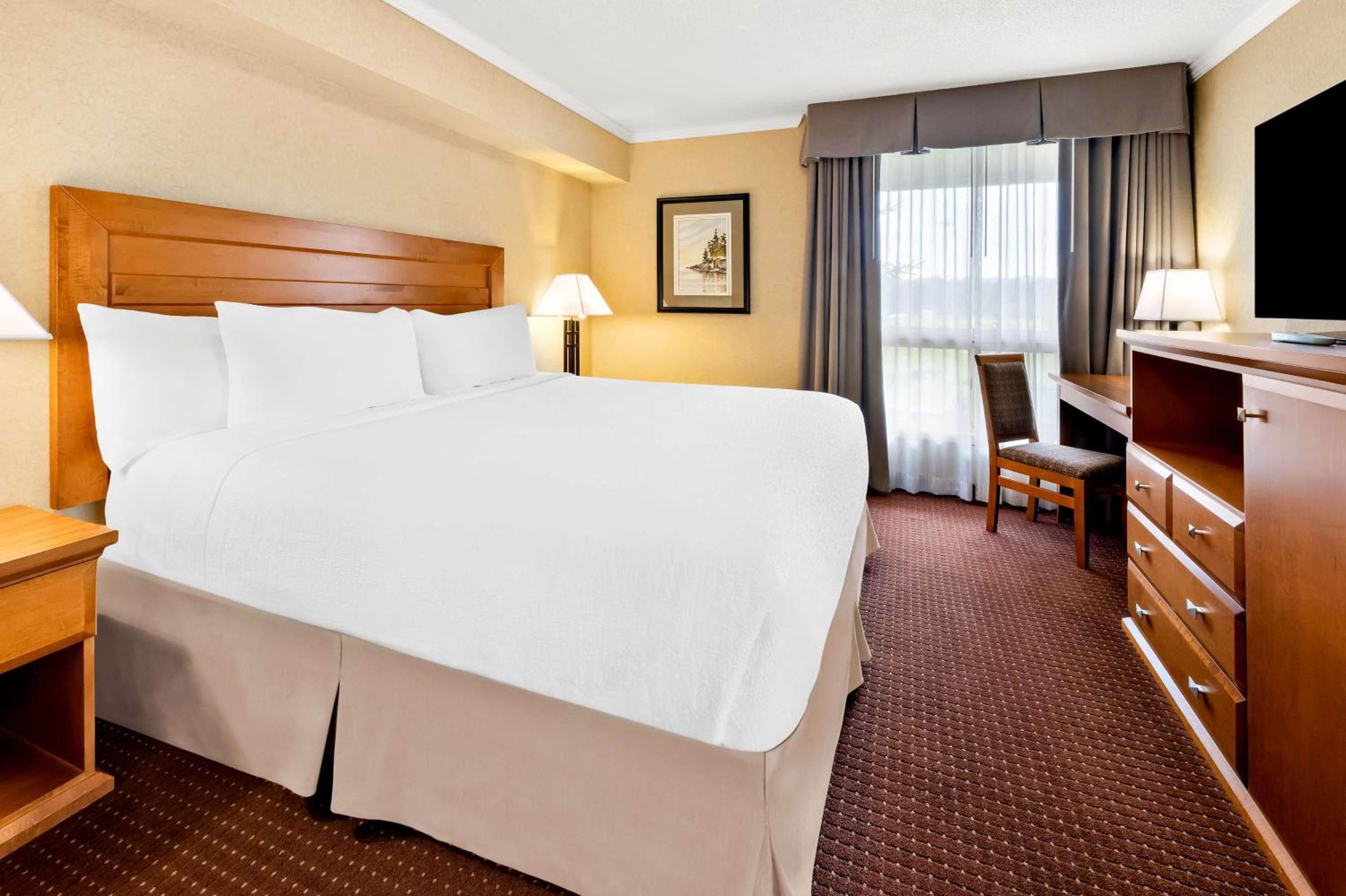 King Suite with Balcony - Non-smoking