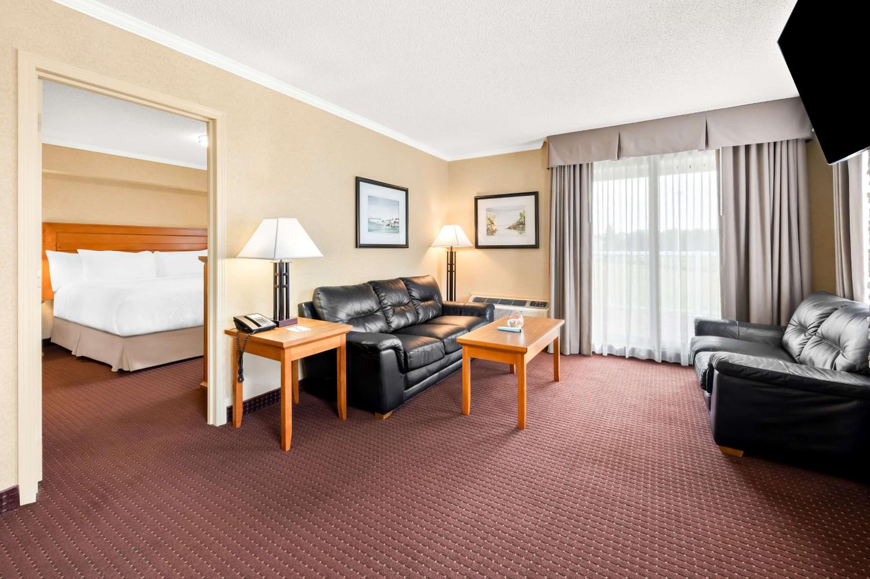 King Suite with Balcony - Non-smoking