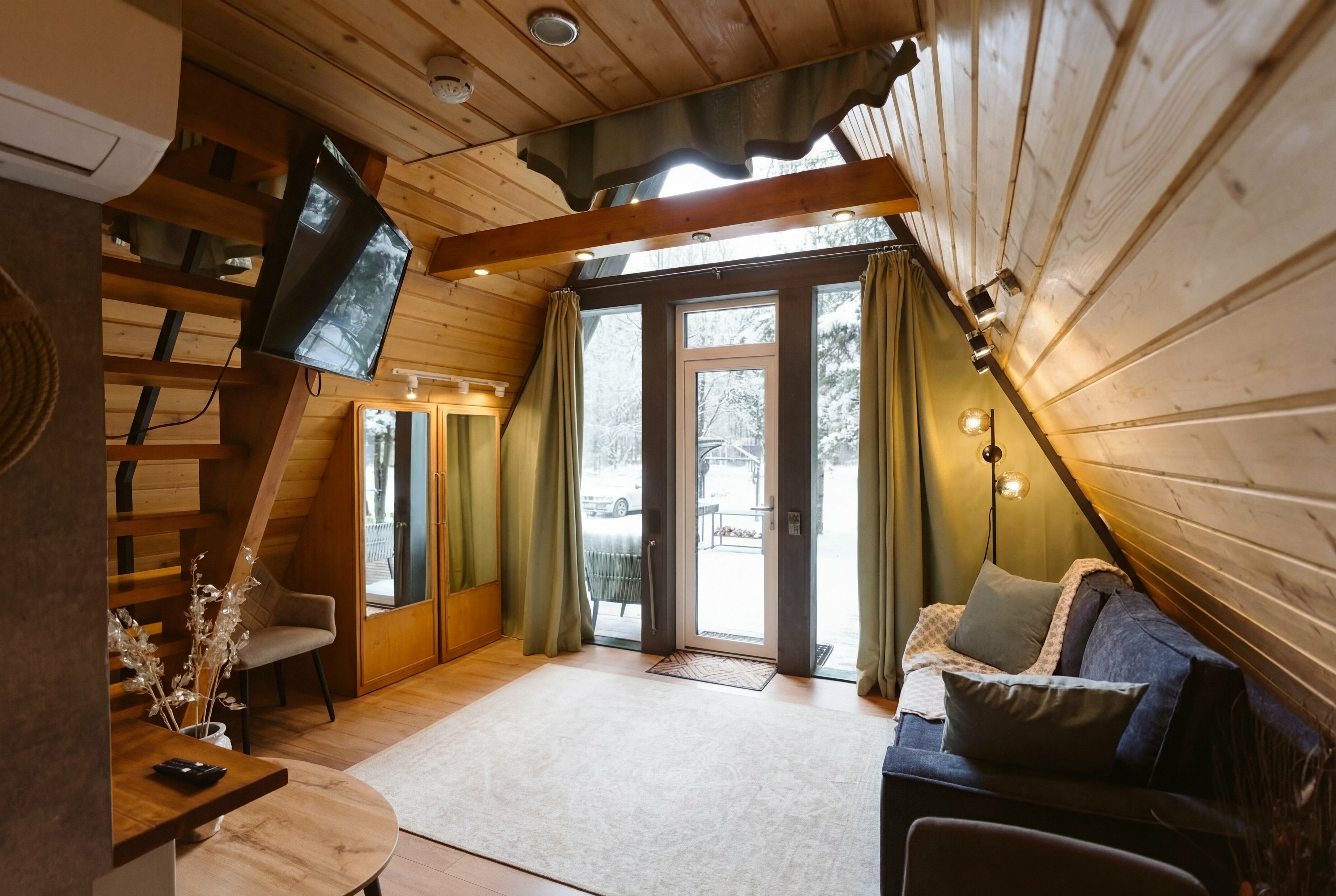 Коттедж с видом на лес