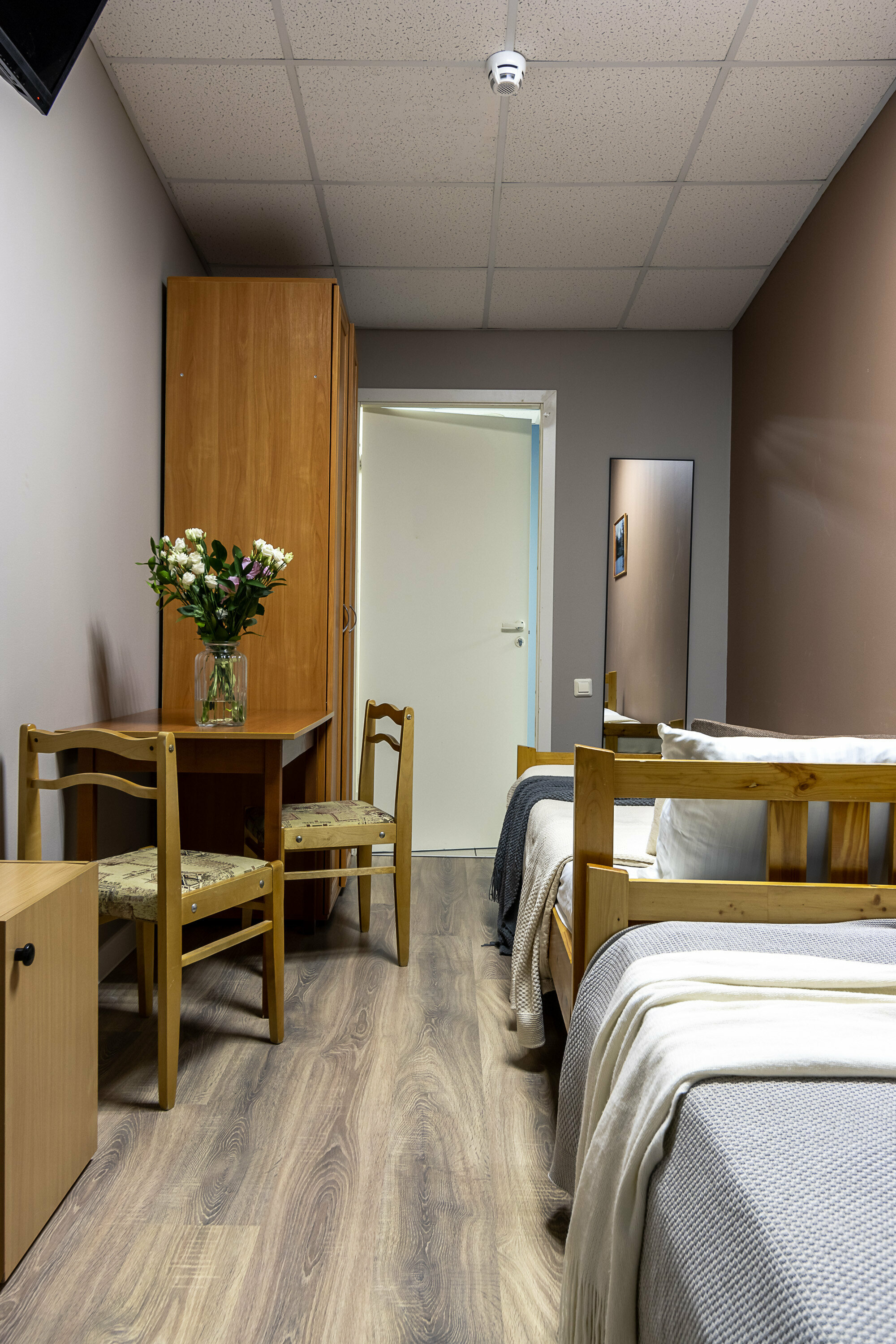 Двухместный номер с 2 отдельными кроватями и общим туалетом