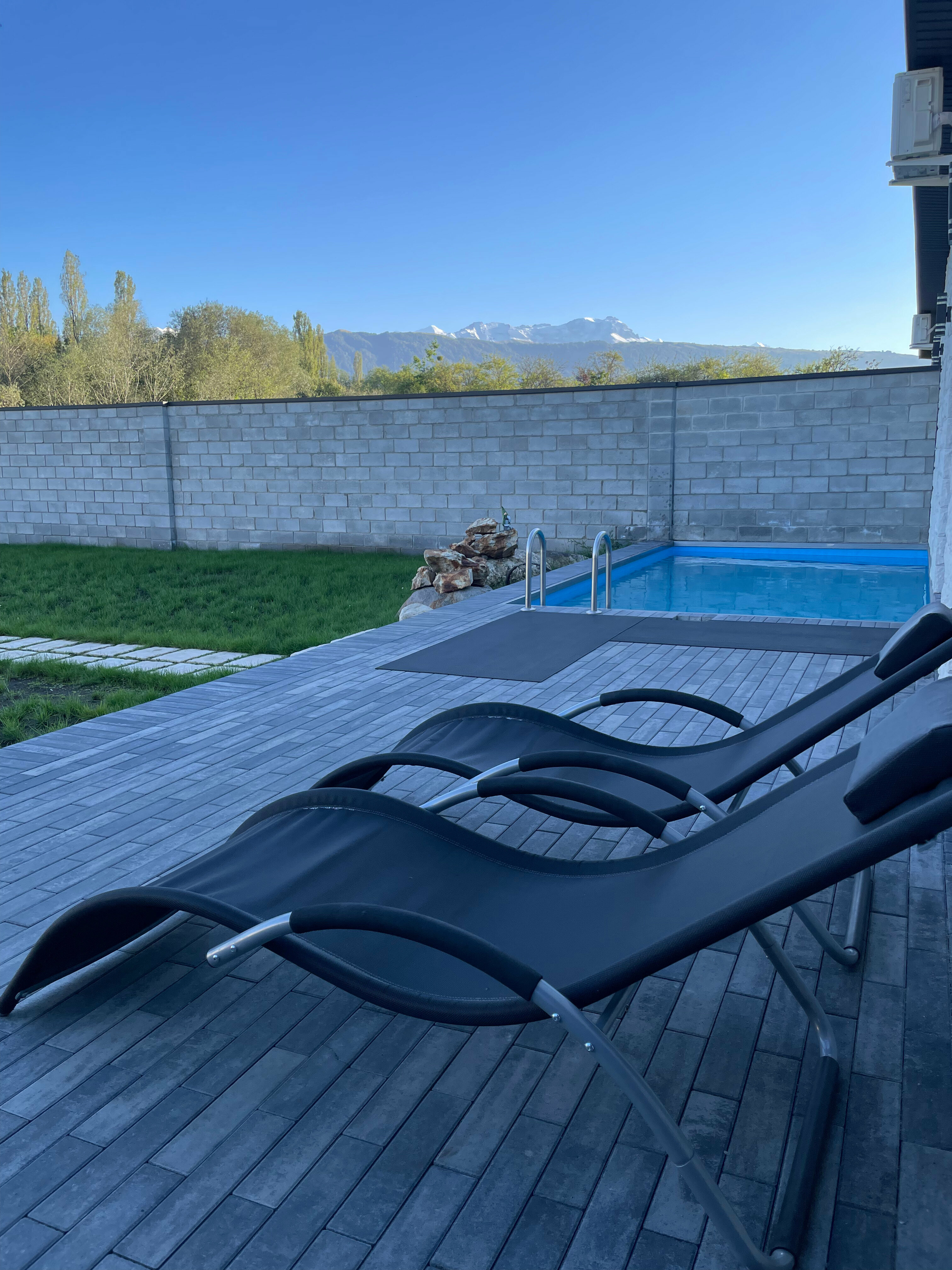 Дом с собственным бассейном