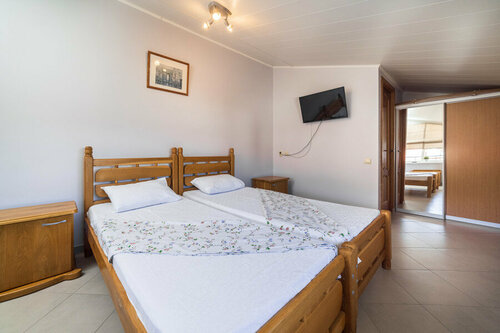 Двухместный стандарт с двумя отдельными кроватями и террасой в Абрикос