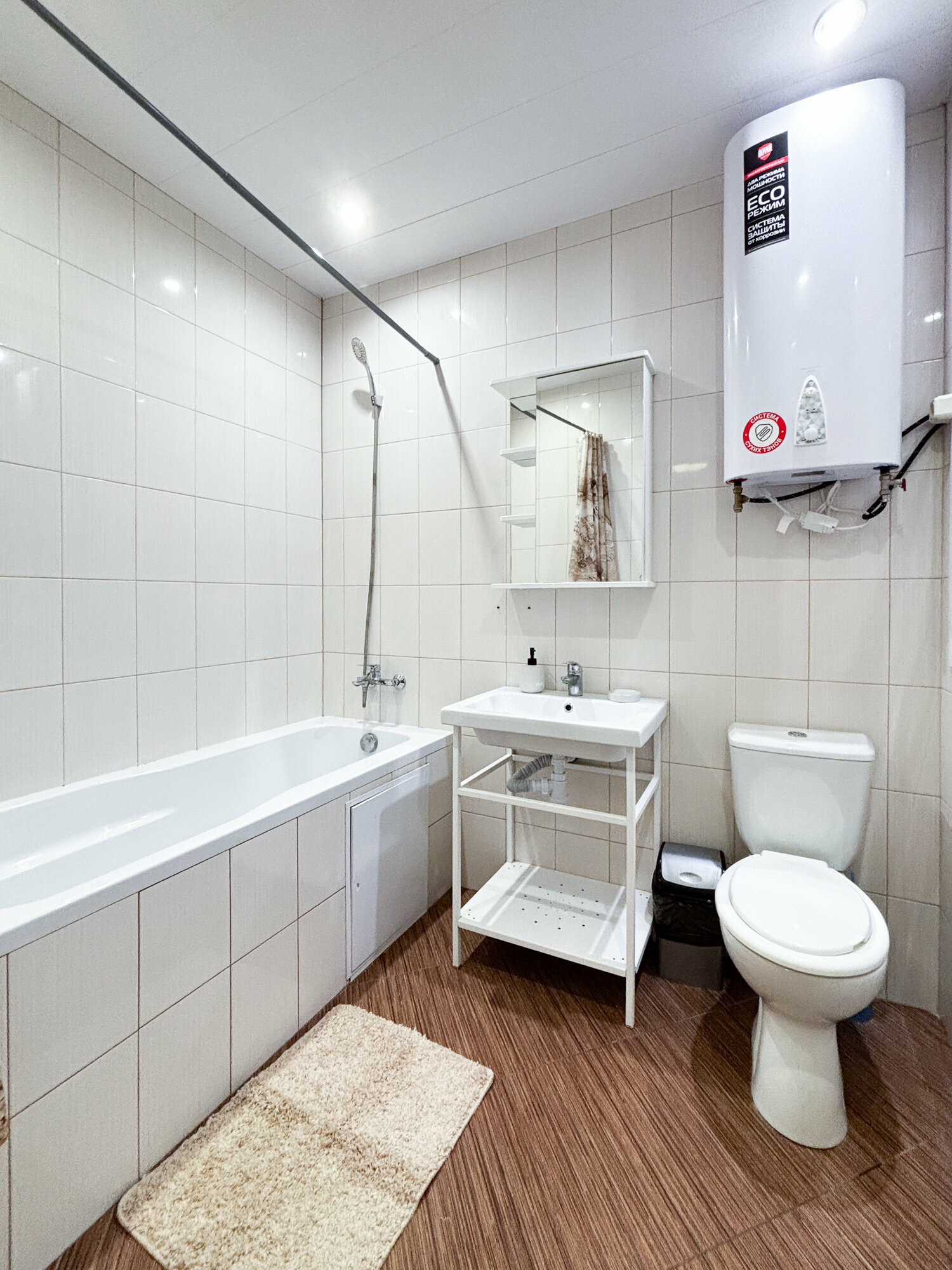 Номер-студия с кроватью размера "king-size" и диван-кроватью