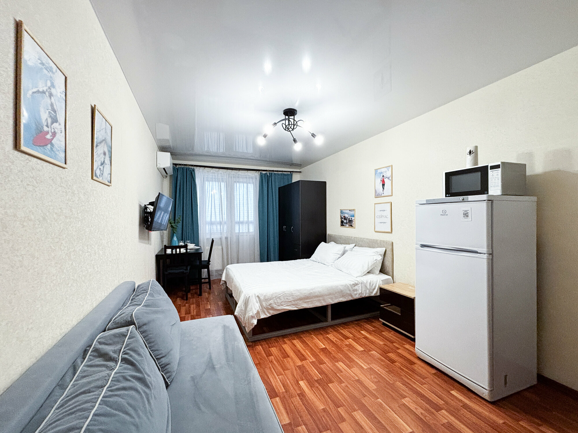 Номер-студия с кроватью размера "king-size" и диван-кроватью