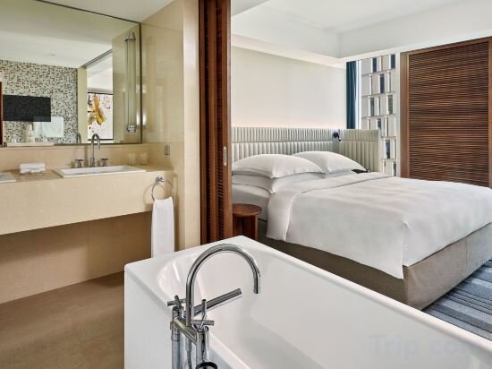 Grand Deluxe King Room Non Smoking