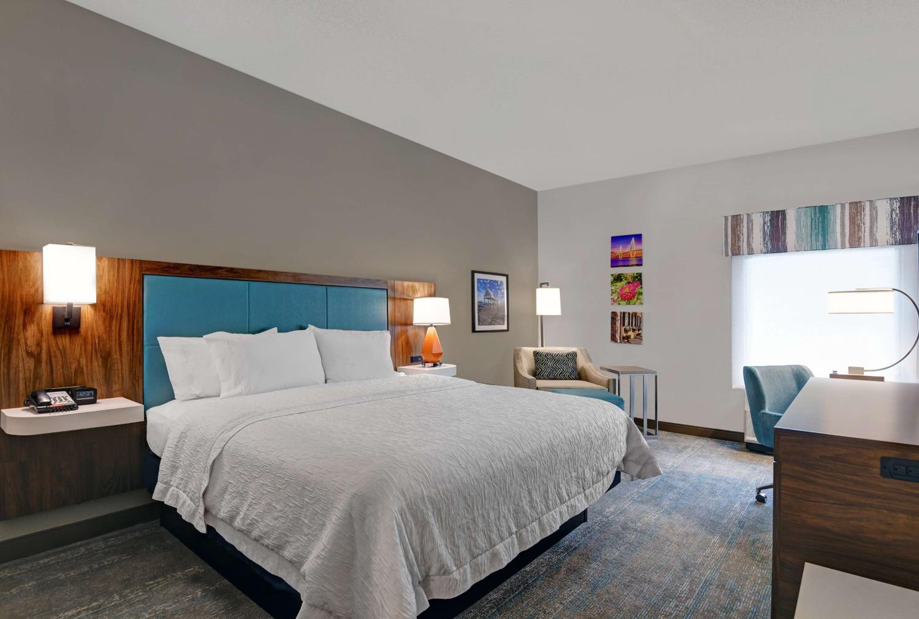 King Room with King Bed - Non-Smoking