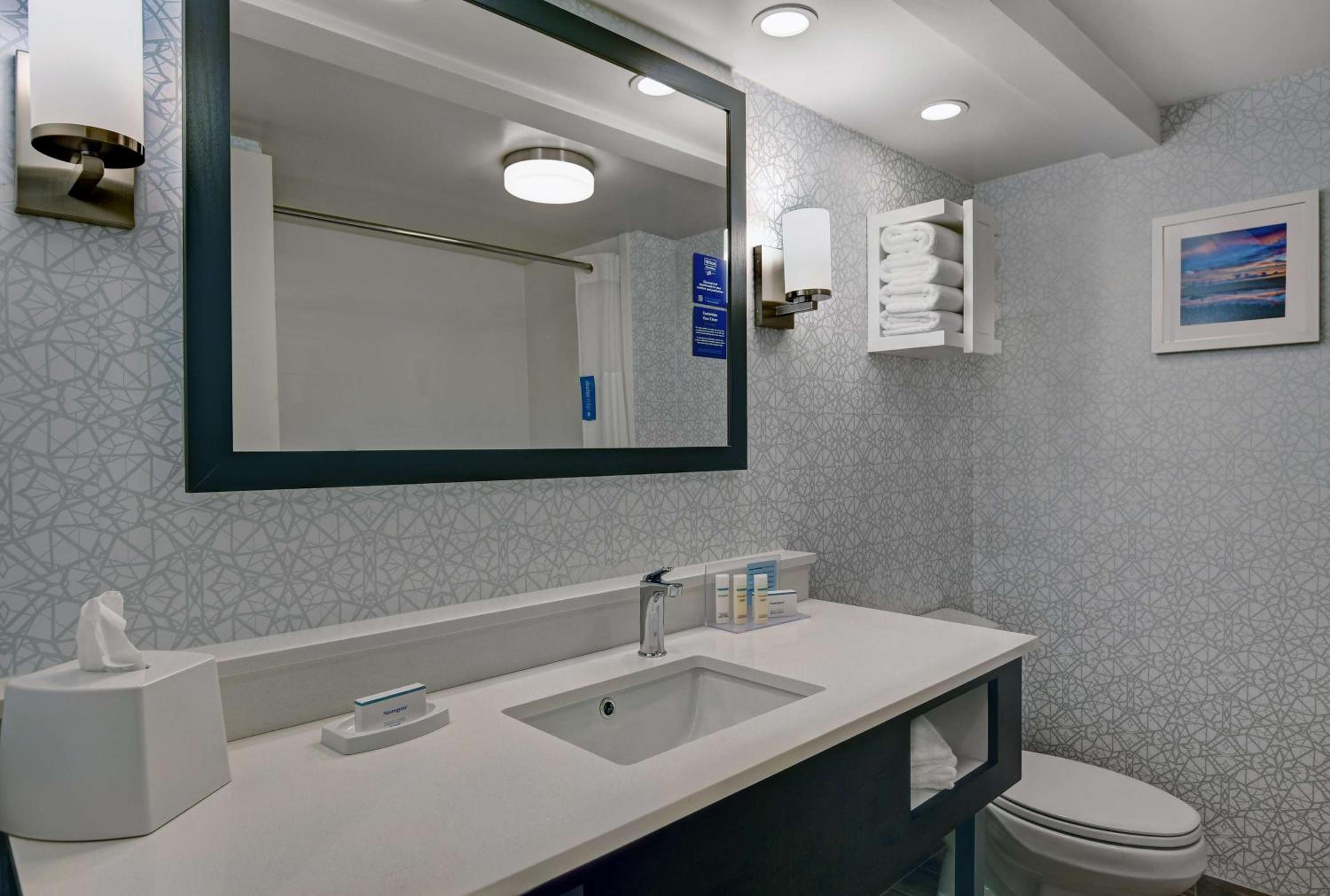 King Room with King Bed - Non-Smoking