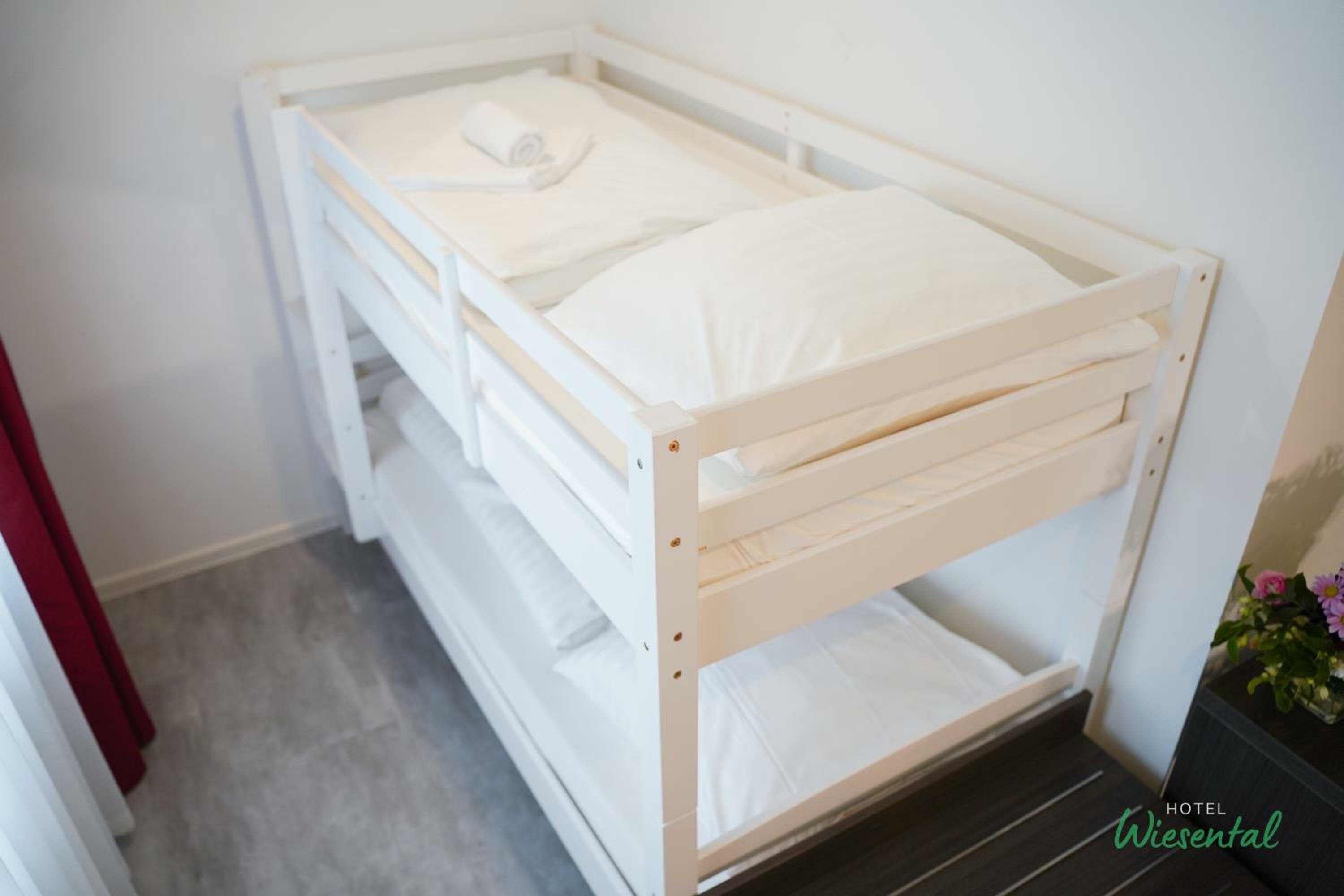 Family Room (2 Adults + 2 Children)