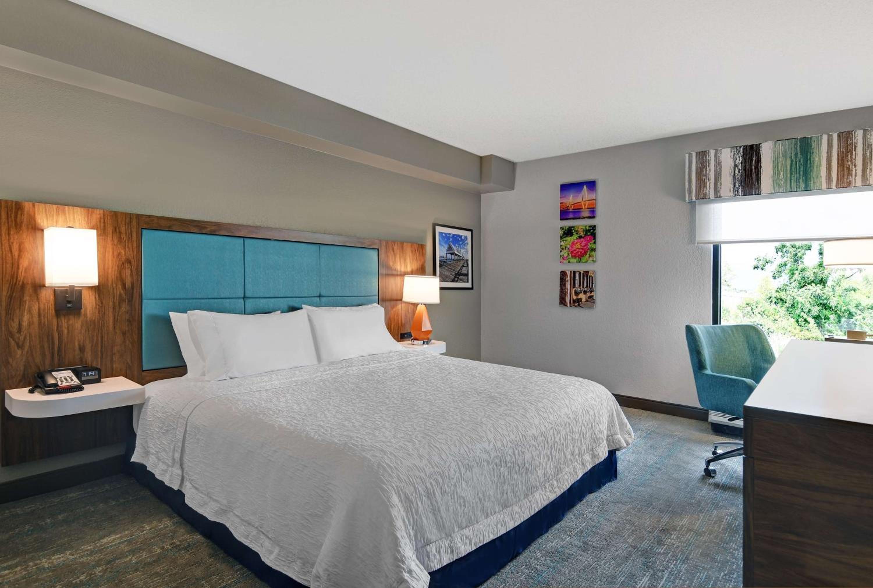 Queen Room with Bath Tub - Disability Access/Non-Smoking 