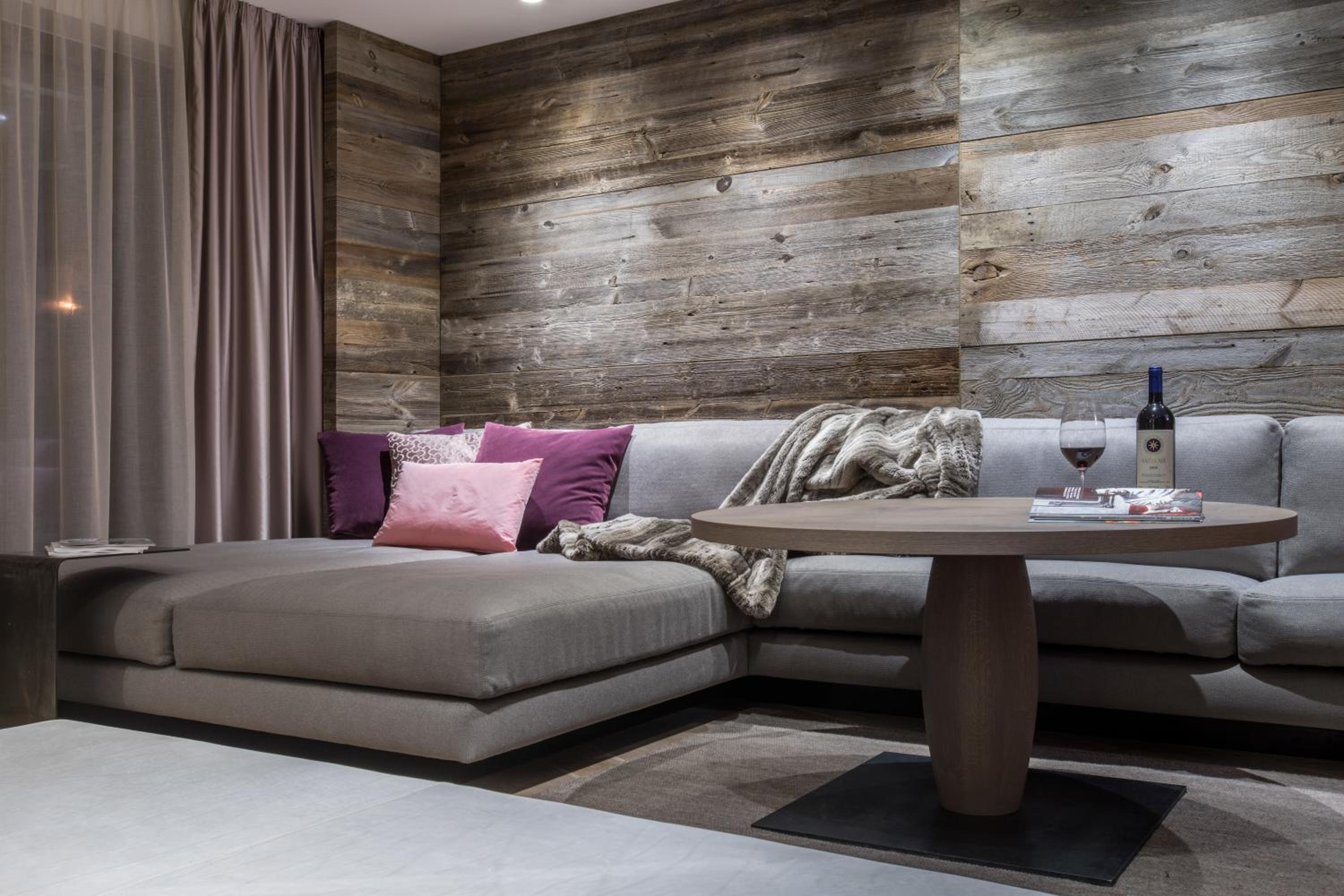 Superior King Room - breakfast only - Snowbombing Special