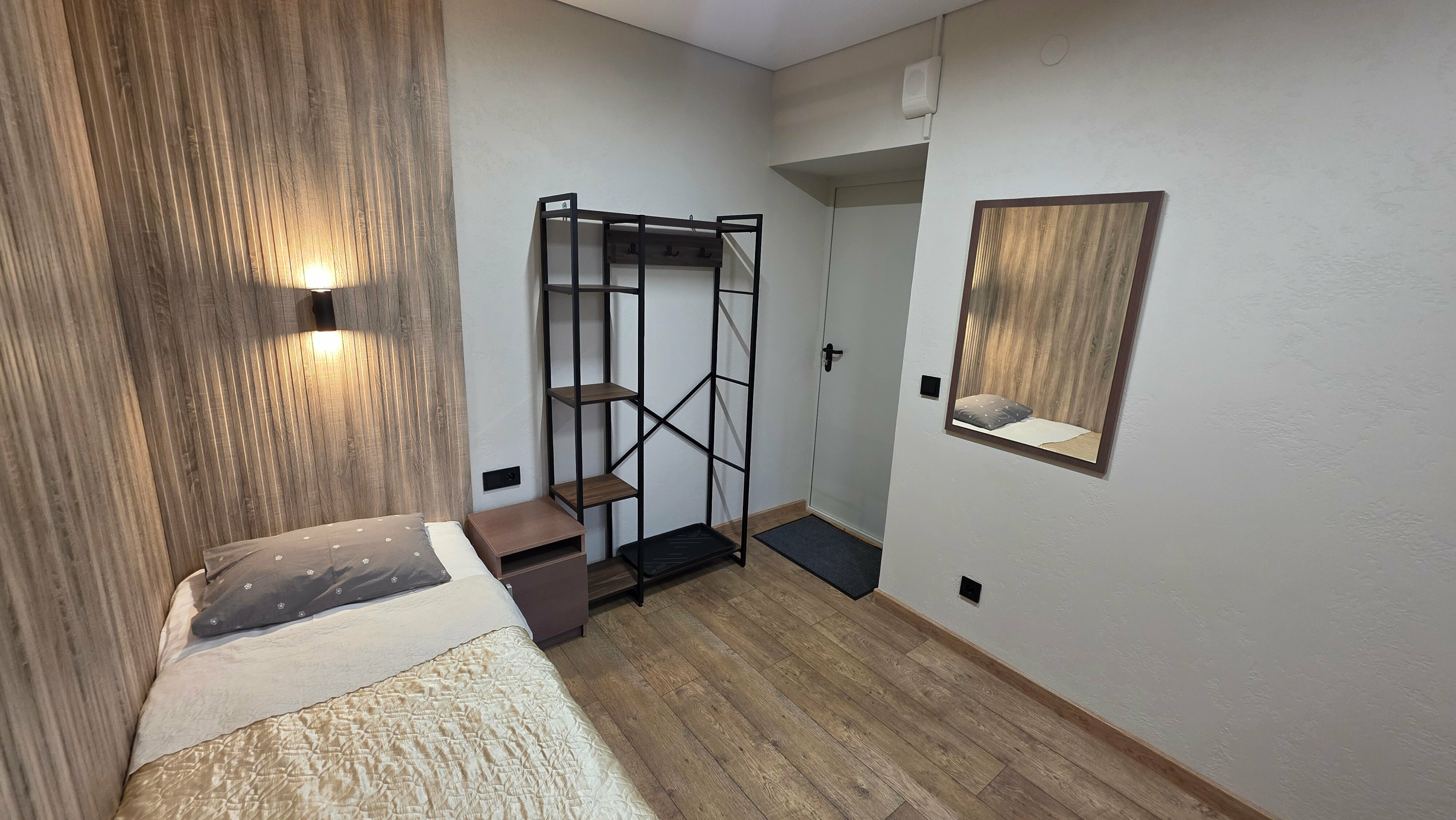 Двухместный номер с 2 отдельными кроватями и общей ванной комнатой