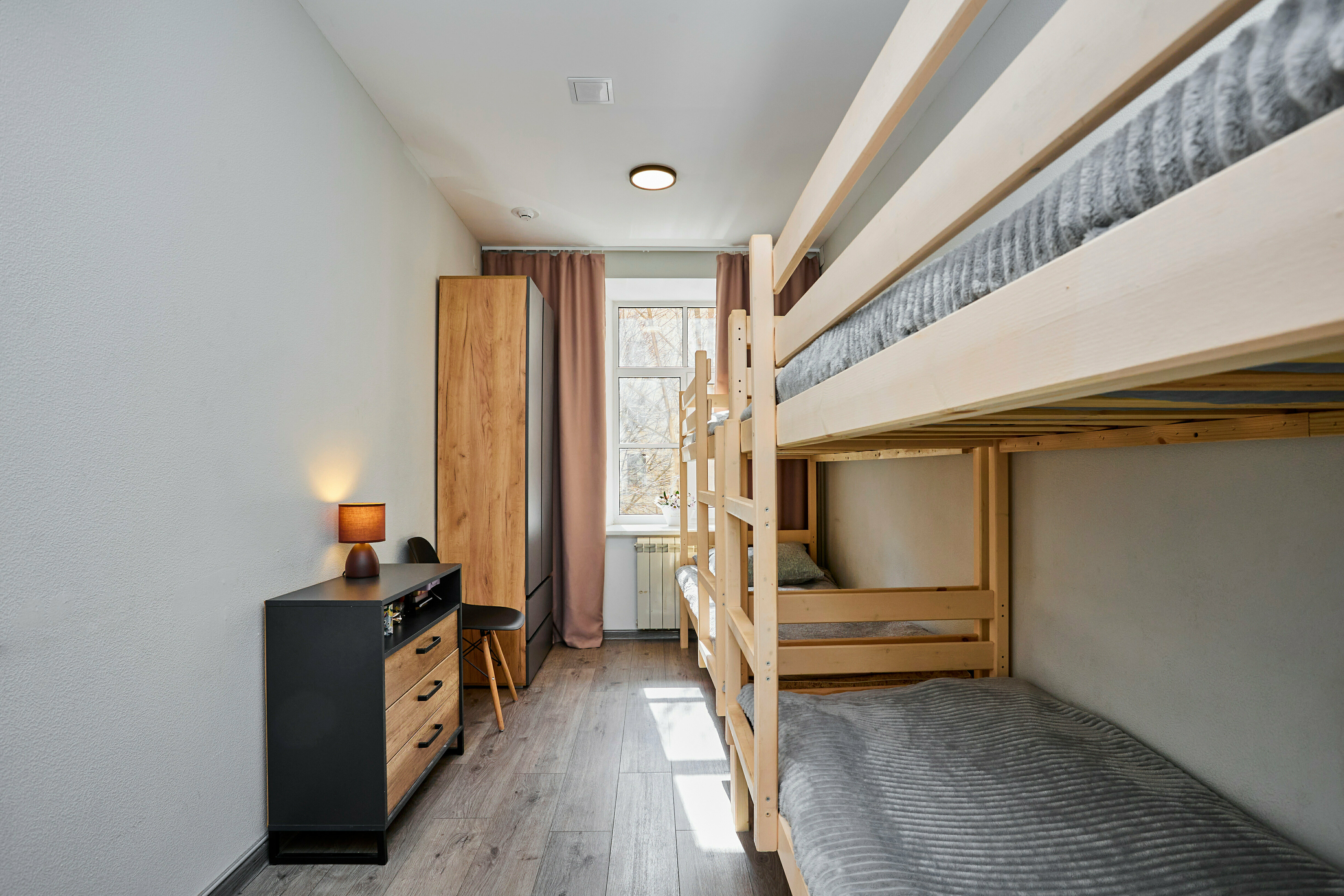 Кровать в общем 8-местном номере