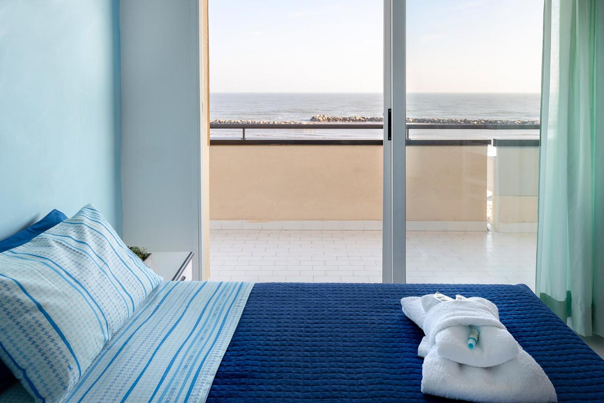 One-Bedroom Apartment Front Sea View  