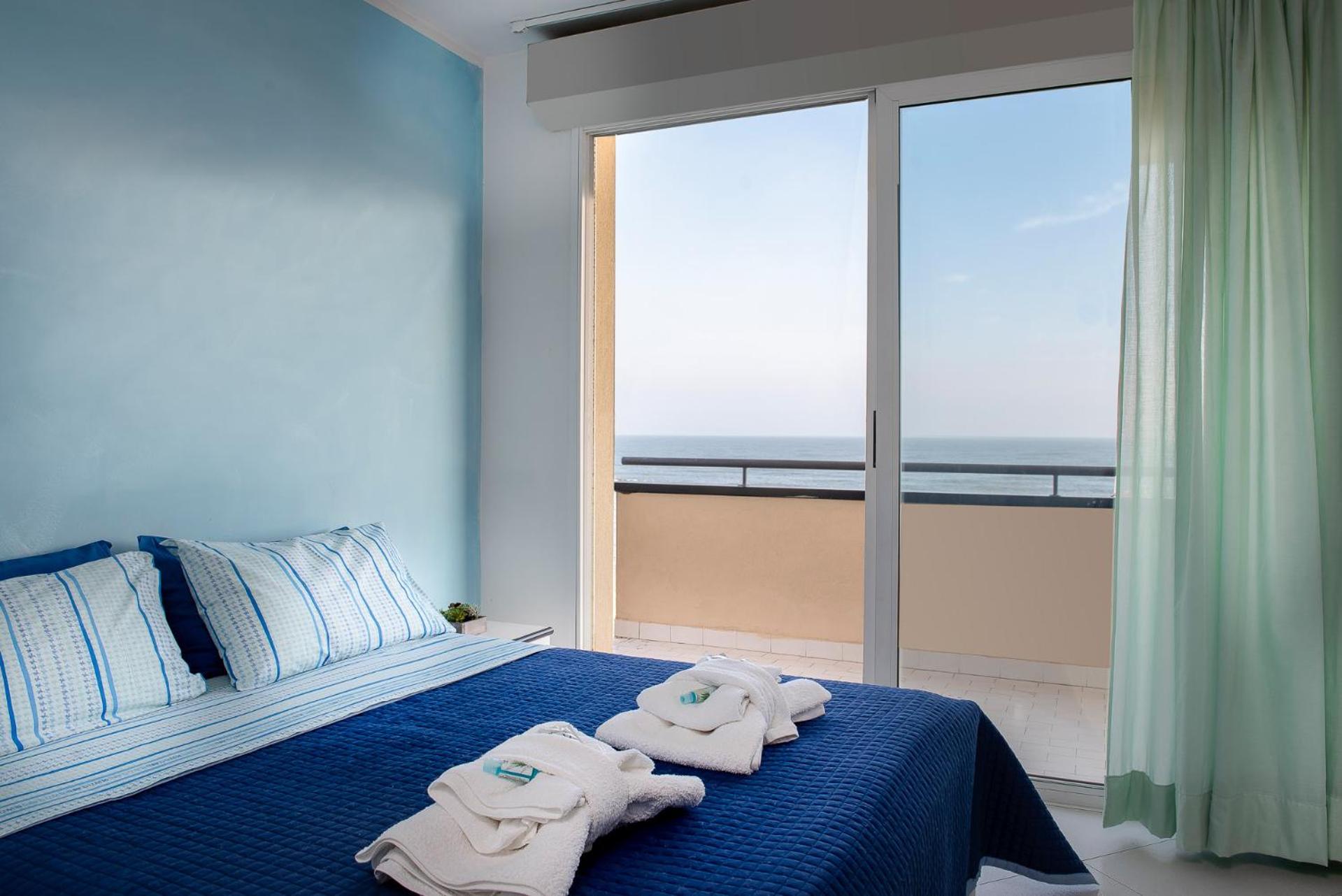 One-Bedroom Apartment Front Sea View  