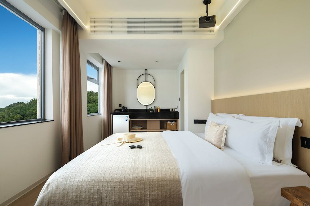 Classic Double Room, Private Bathroom, Hill View