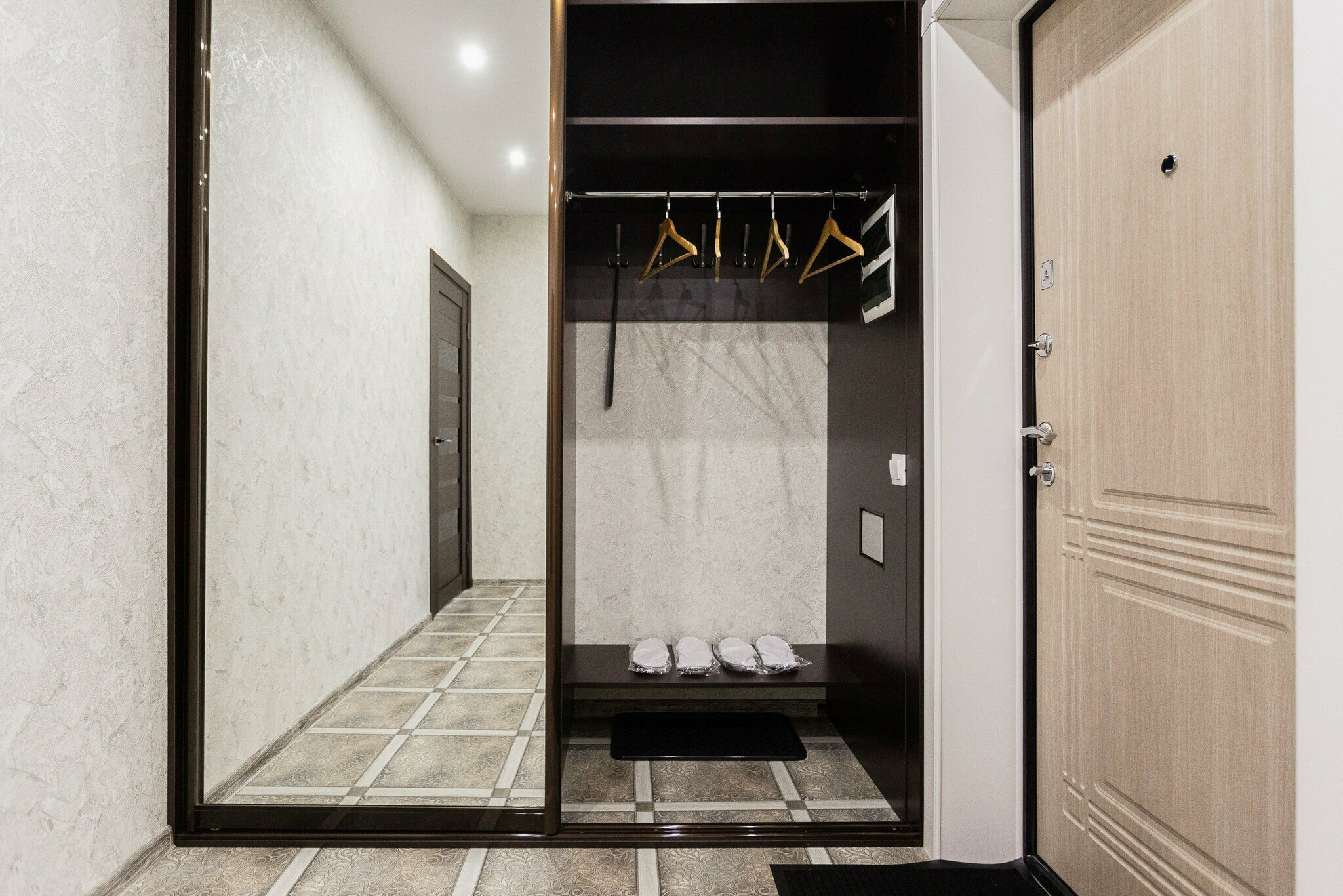 Апартаменты 2к №19: г. Калининград, ул. Октябрьская, д. 57, 2 этаж из 8, 70 м2