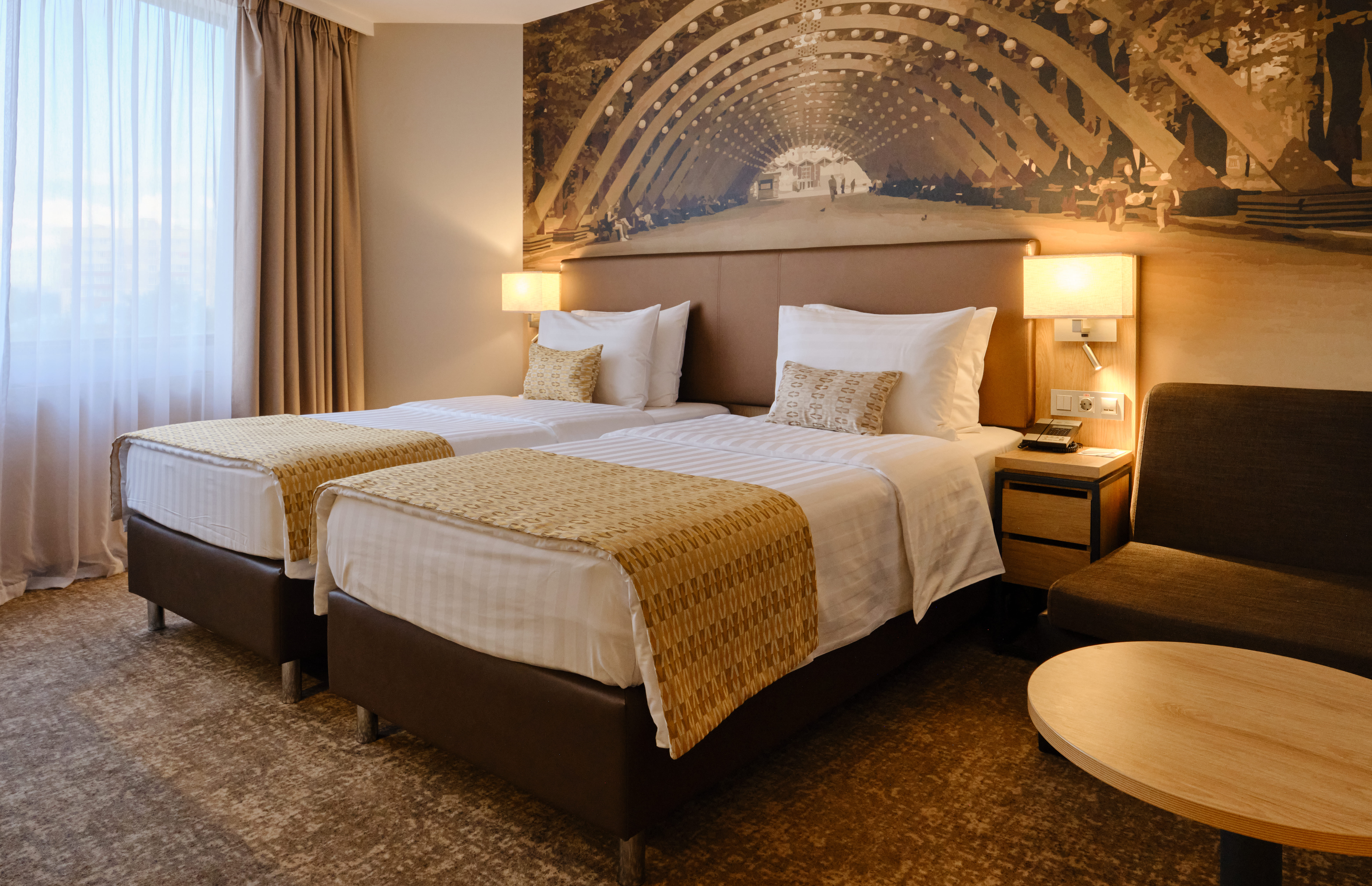 Стандартный номер с двумя односпальными кроватями и софой