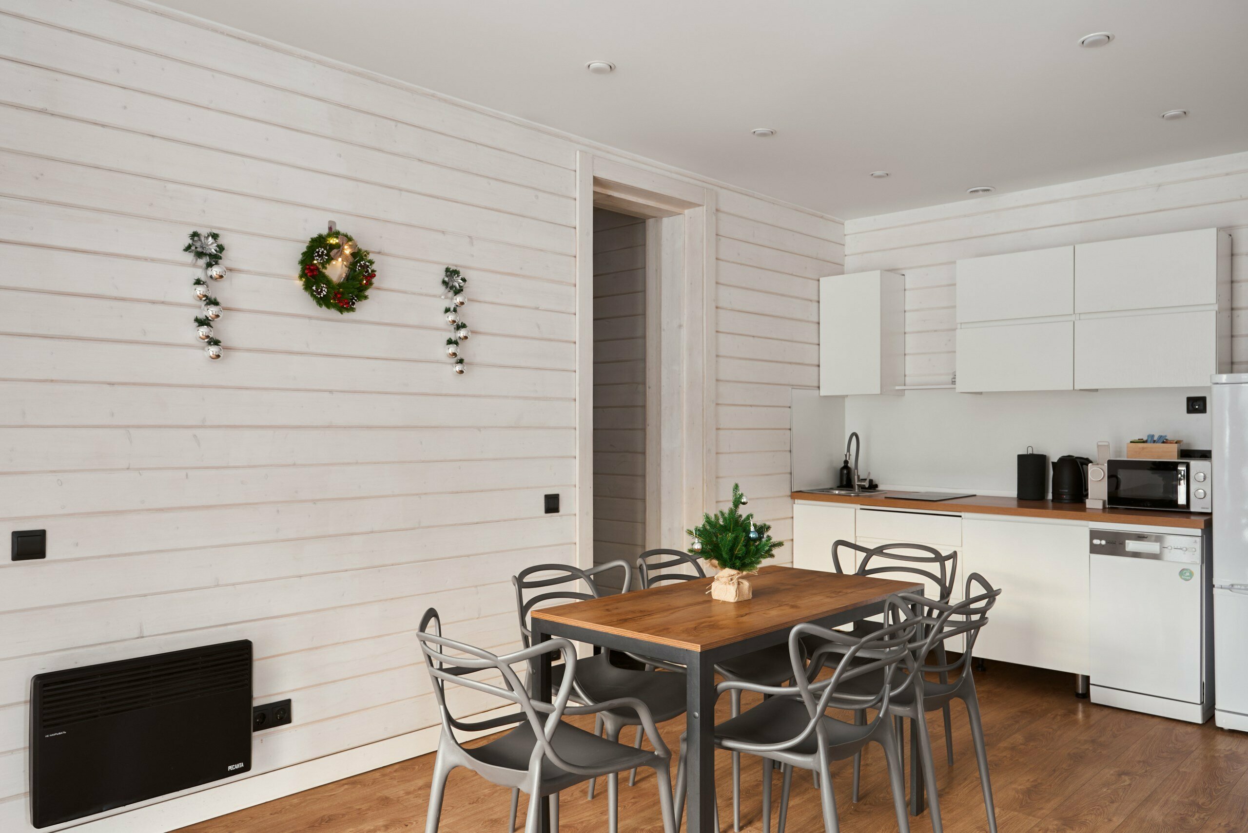 Коттедж с двумя спальнями чаном и баней (растопка чана и бани не включена в стоимость)