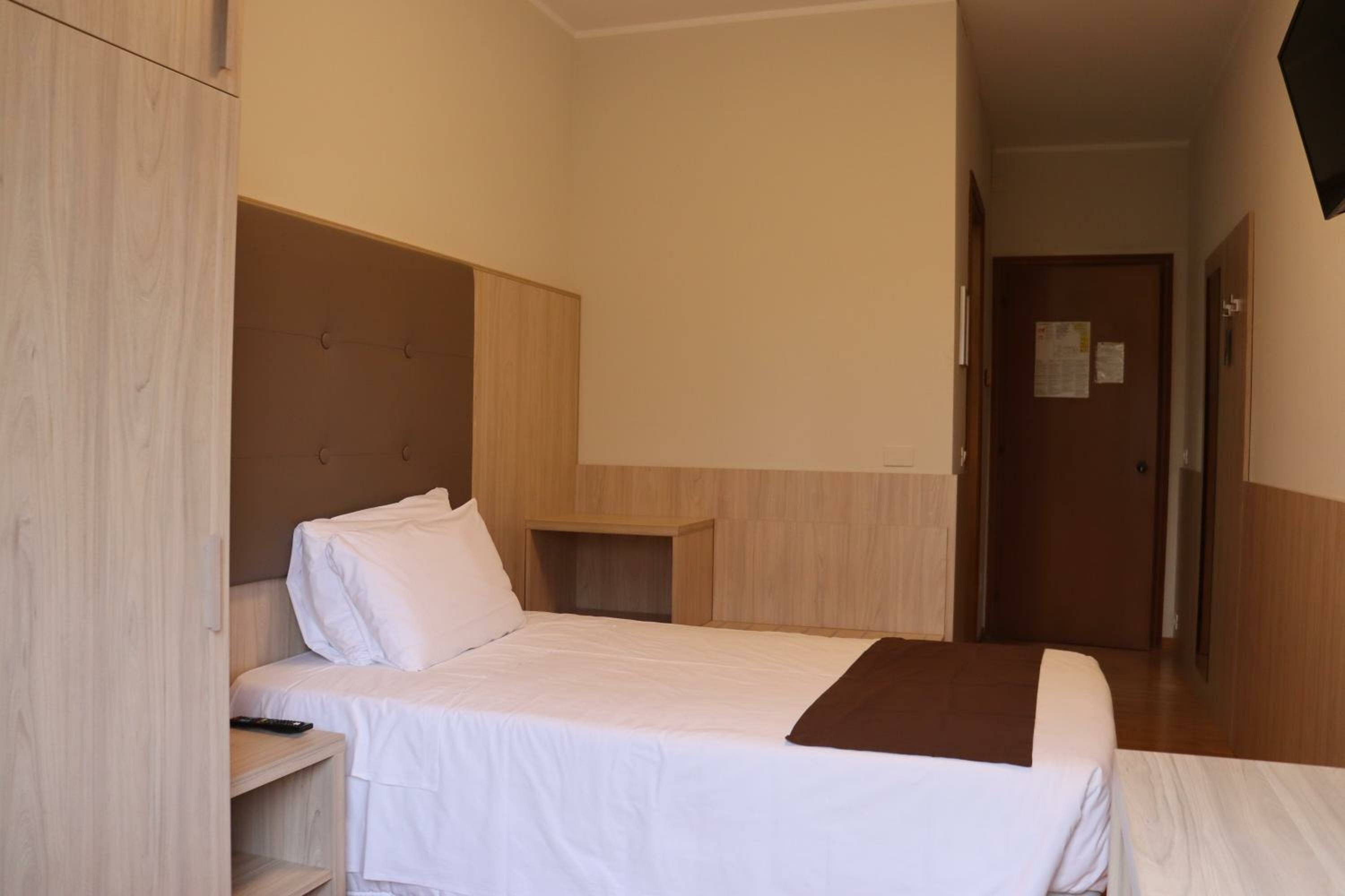 Single Room with French Bed