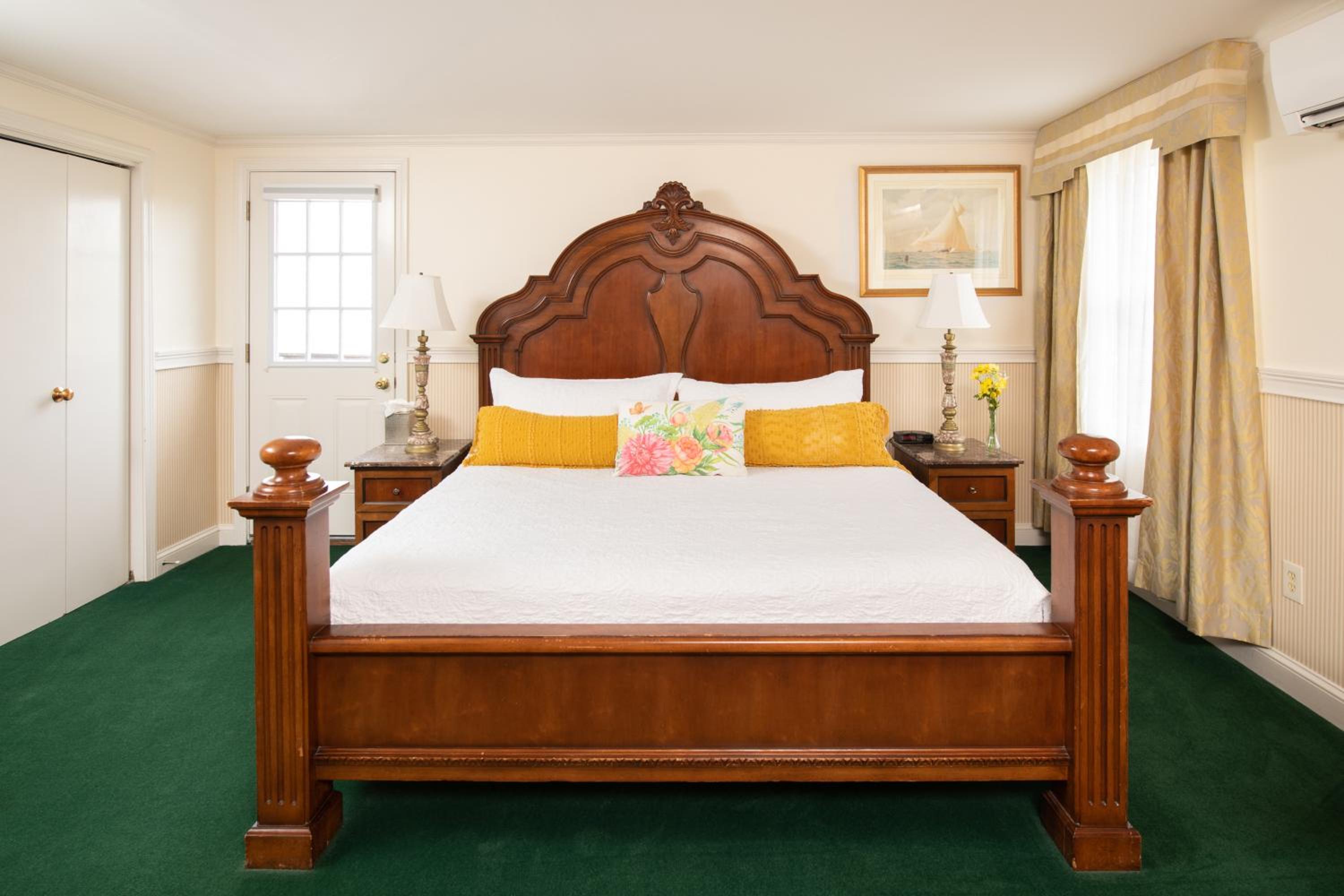 King Studio (NOT Pet Friendly)