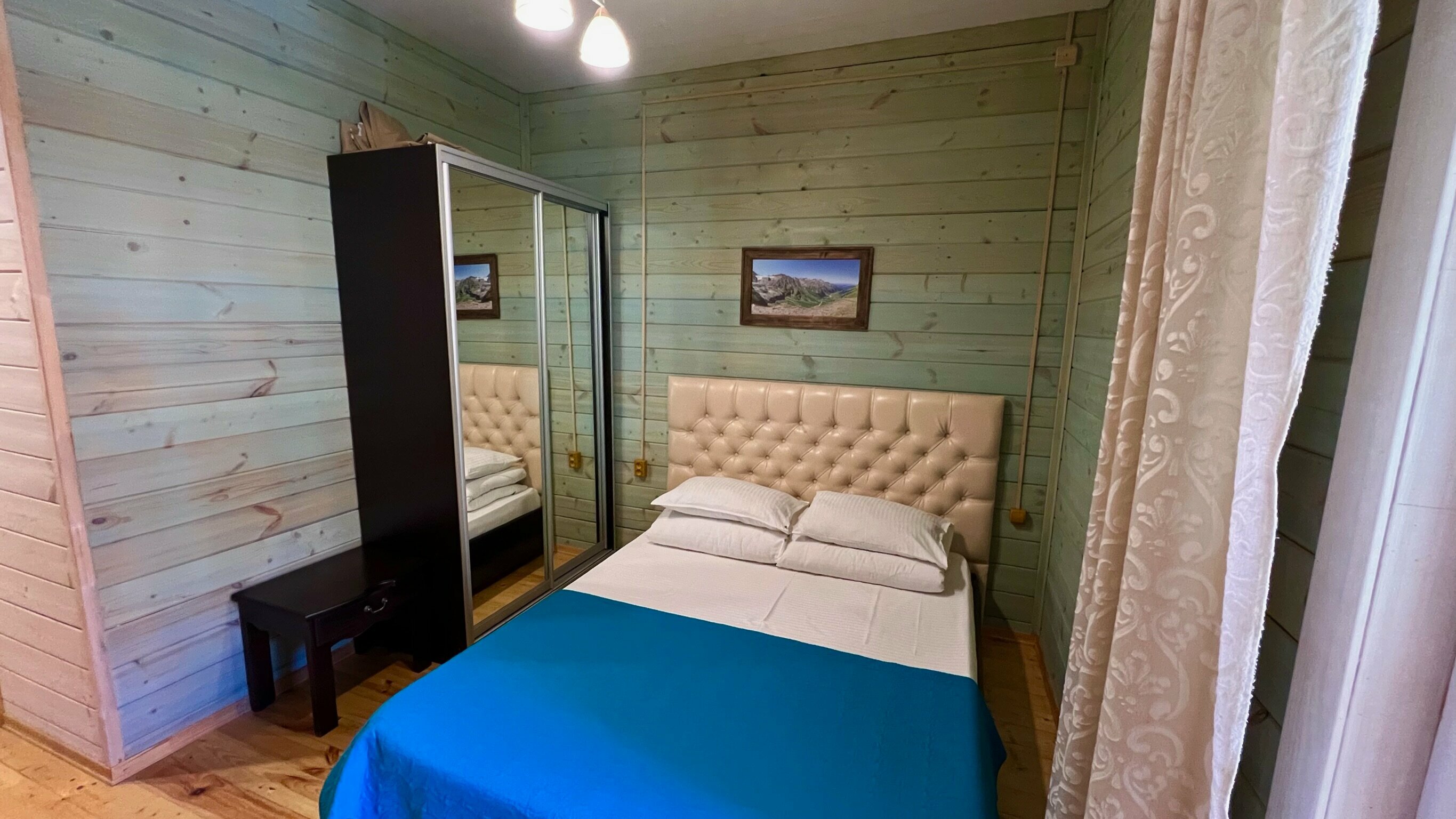 Cемейный номер с собственной ванной комнатой