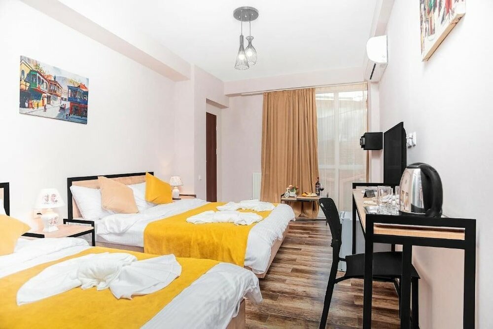 Economy Triple Room, Garden View