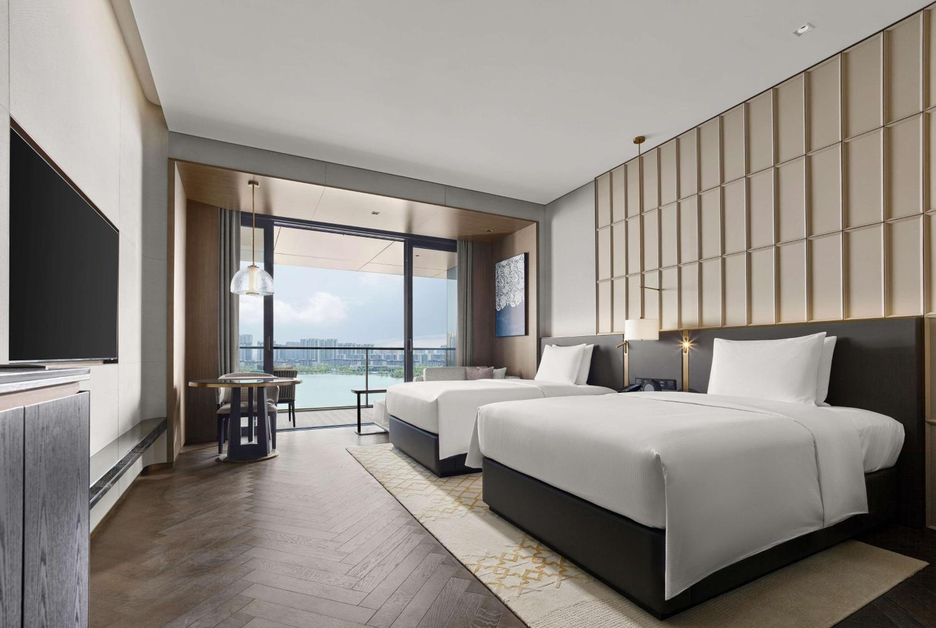 Twin Guest Room with Lake View