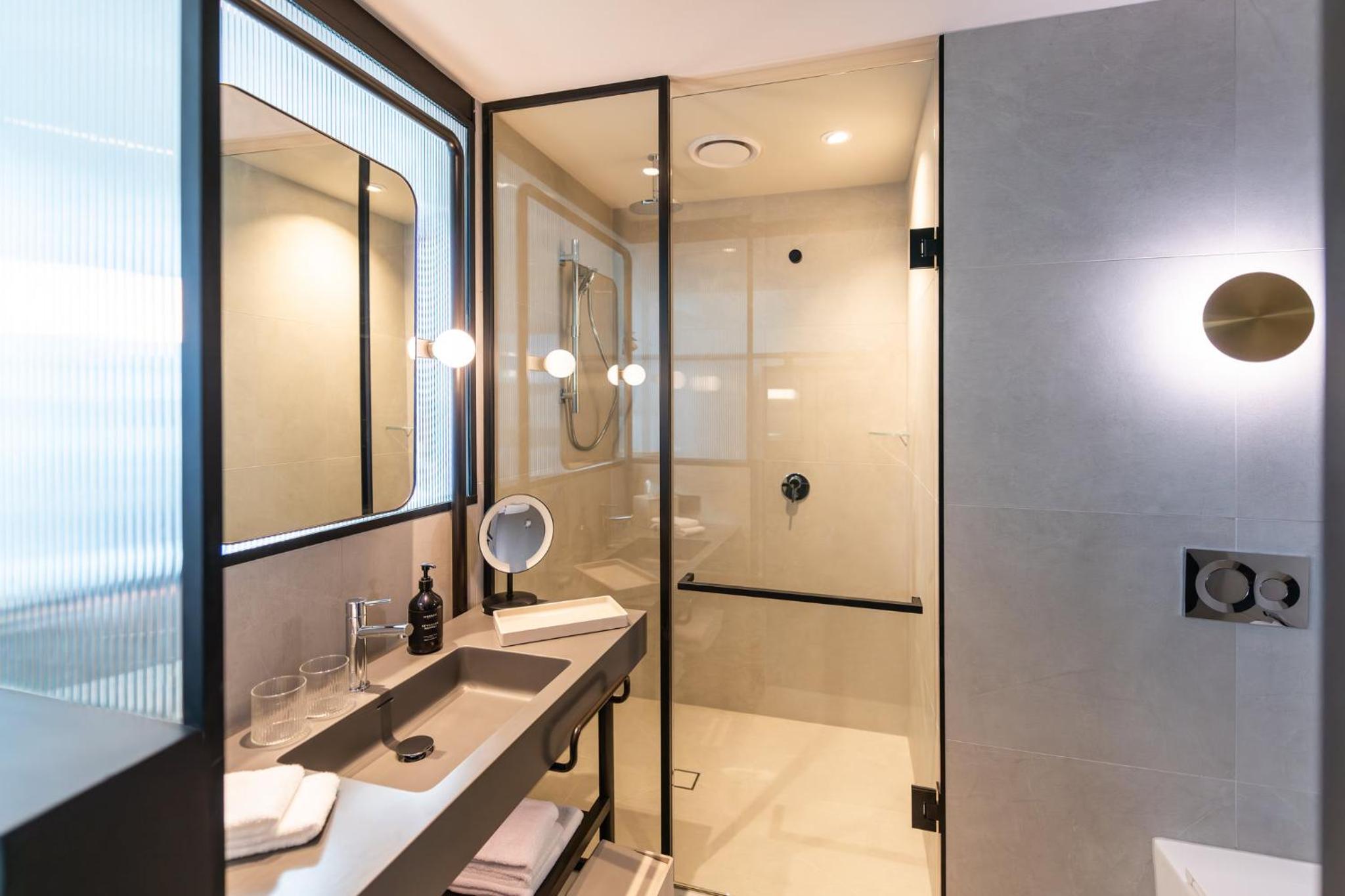 Premium King Room with City View