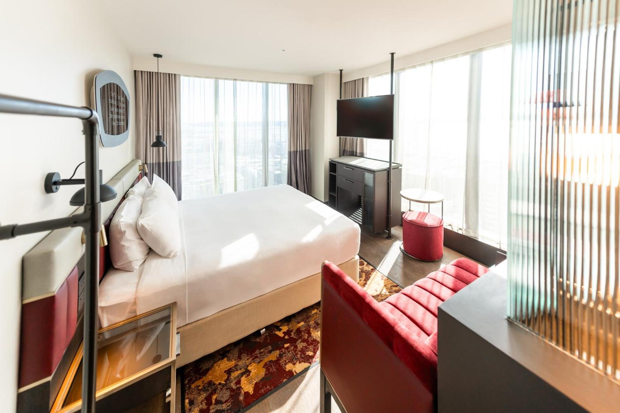 Premium King Room with City View