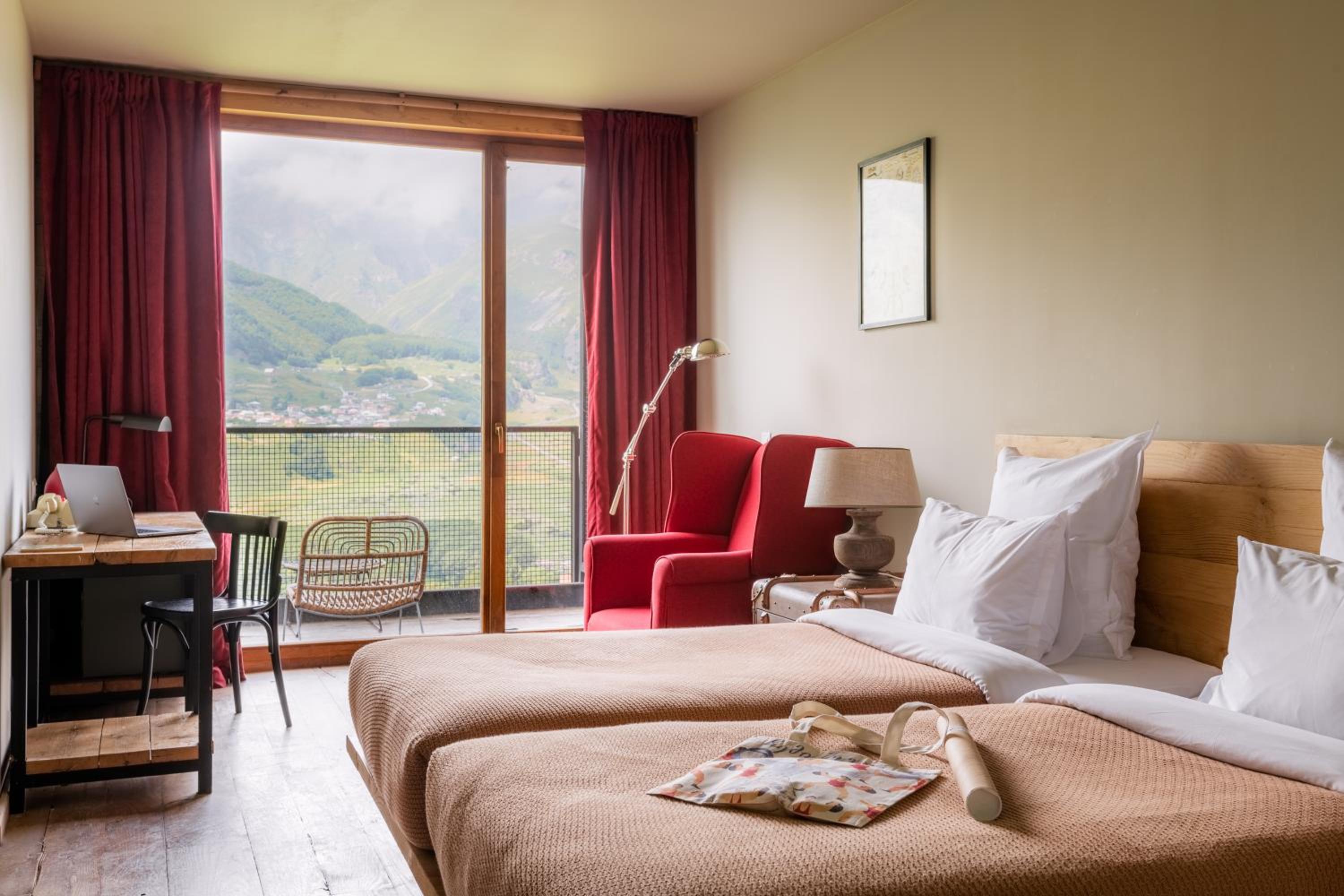 Twin Room with Mountain View