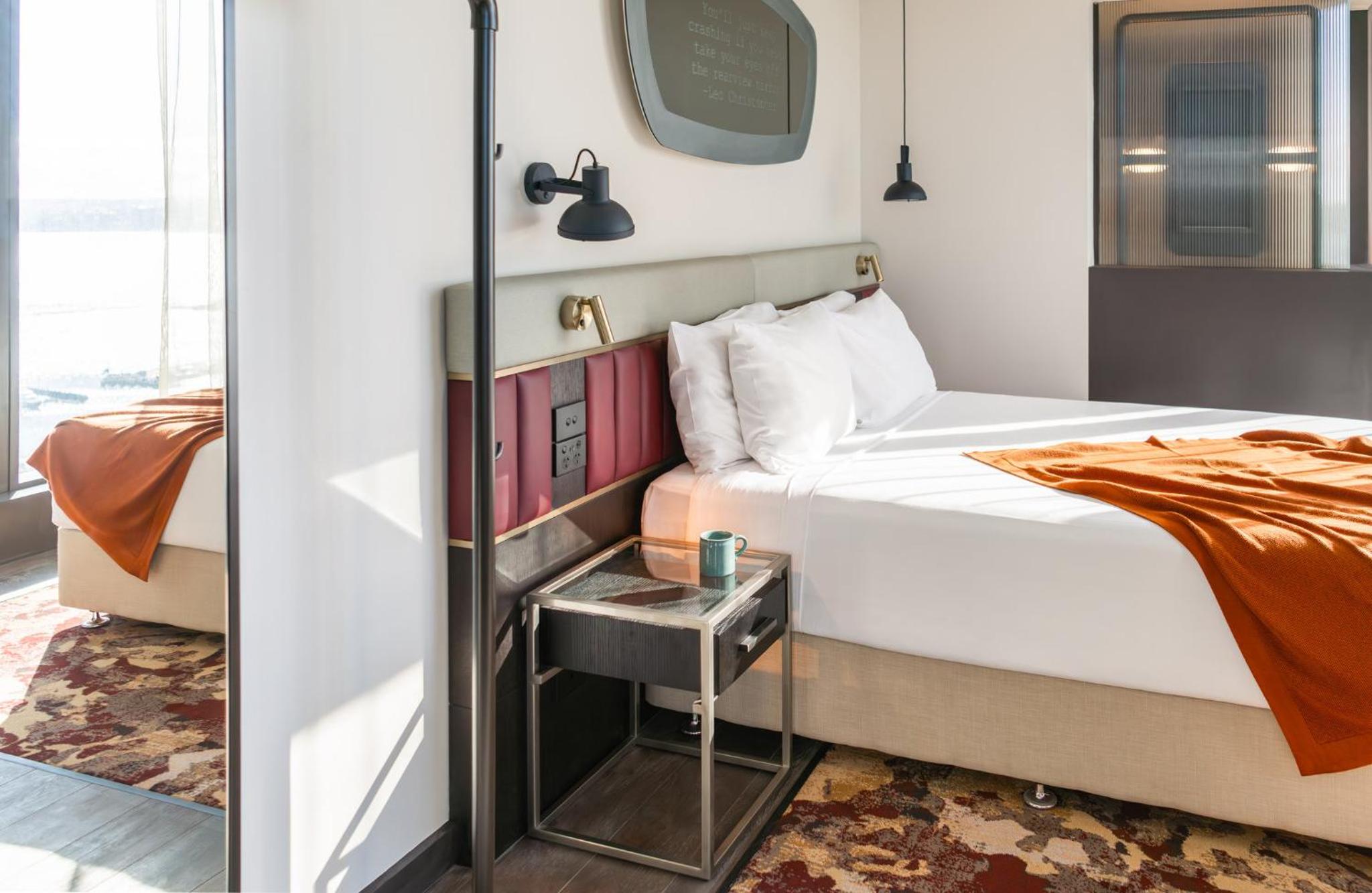 Standard Queen Room with City View