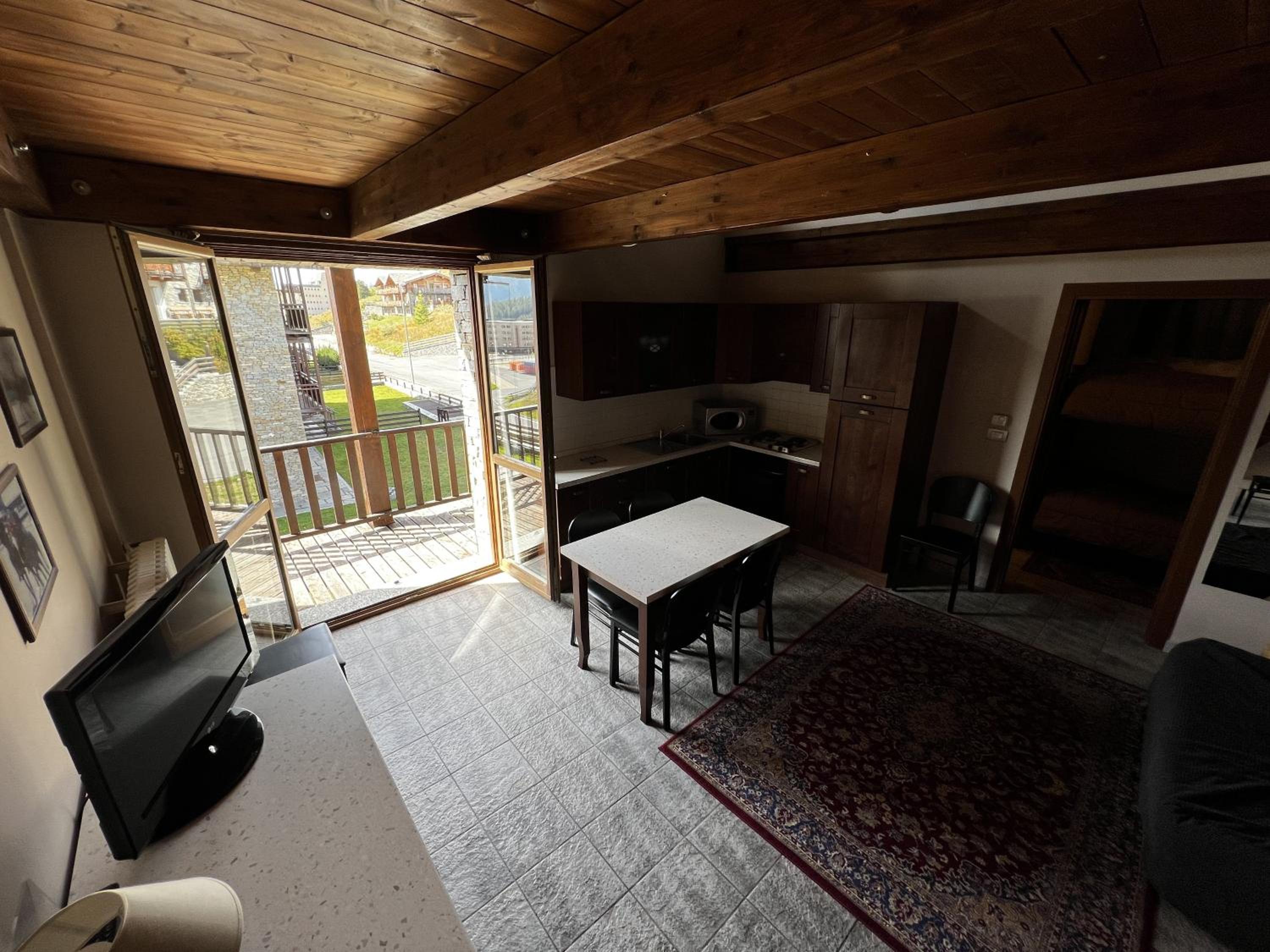 Two Bedroom Apartment with Balcony - Split Level