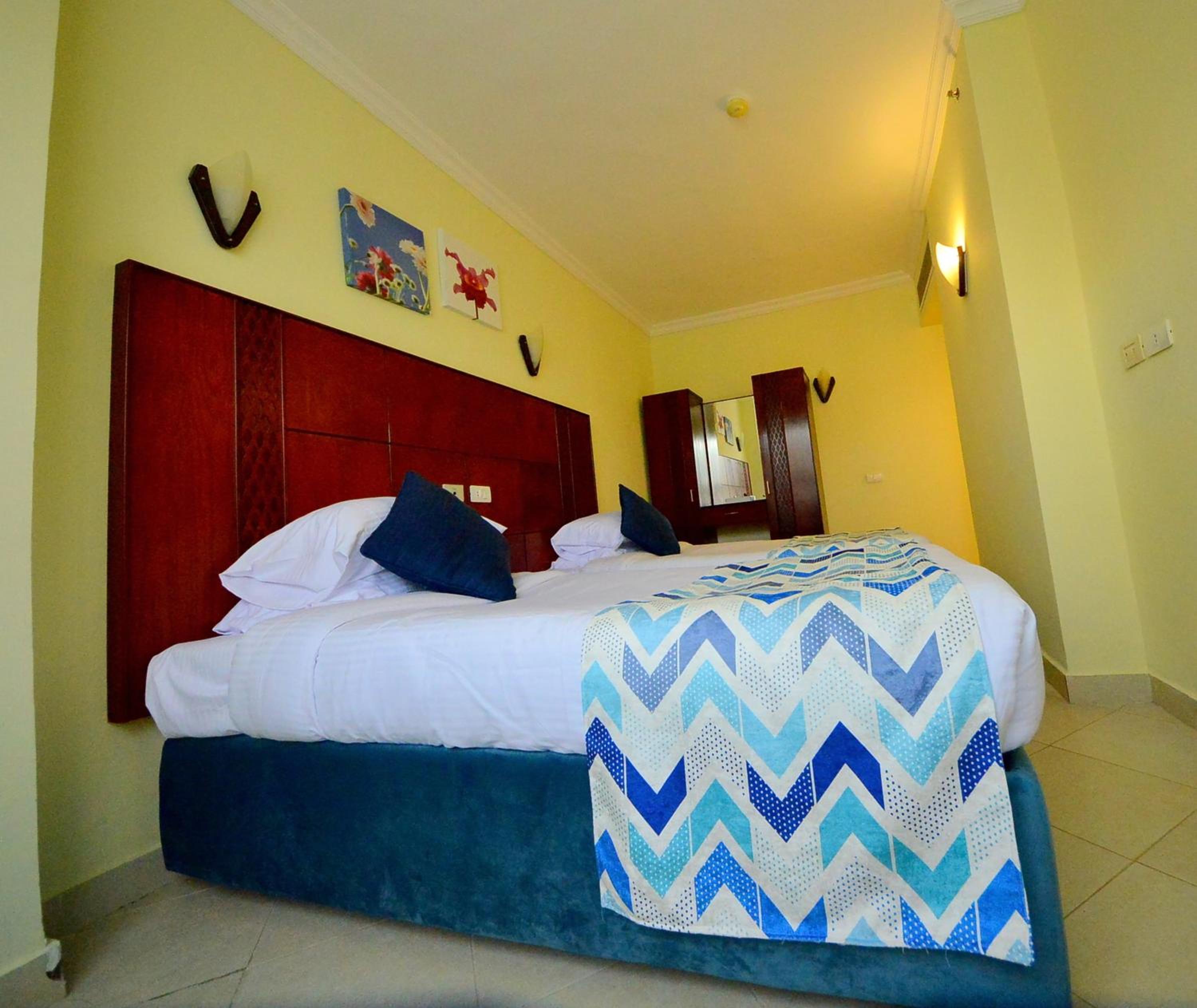 Family Room with Pool View (3 Adults)