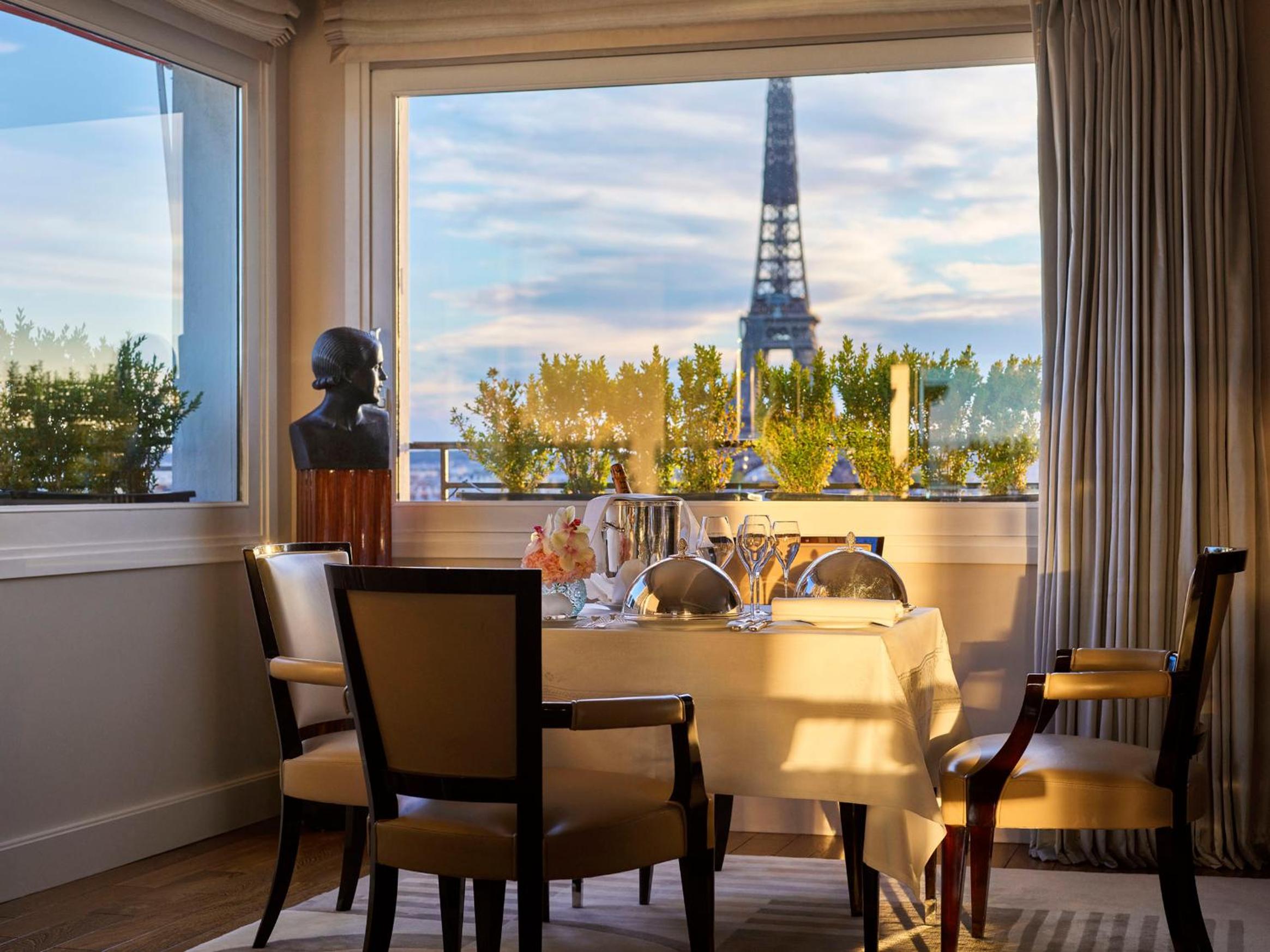 Signature Eiffel Suite