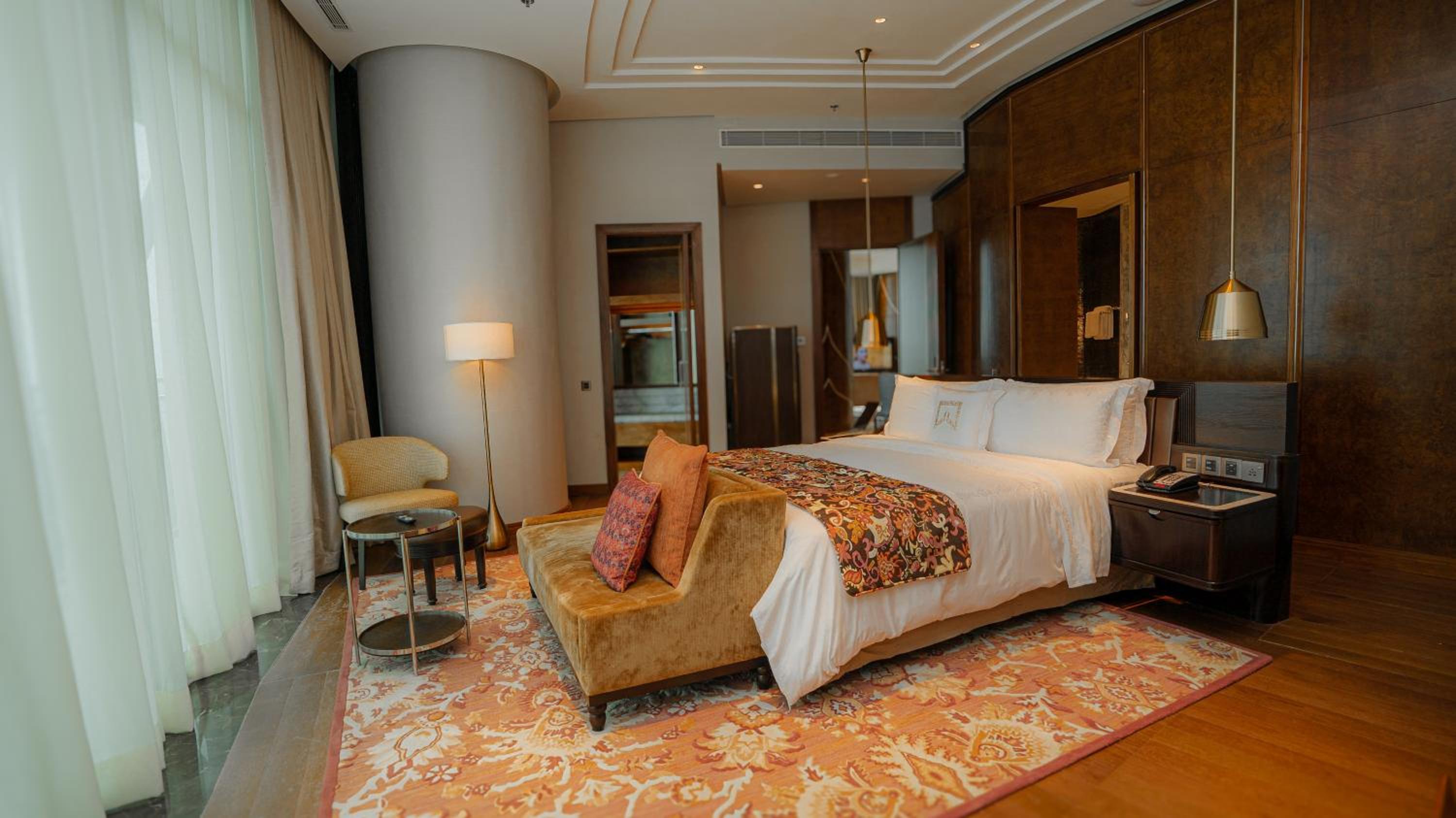 Luxury Suite with Waterfront View, Private Balcony & Luxury Hours