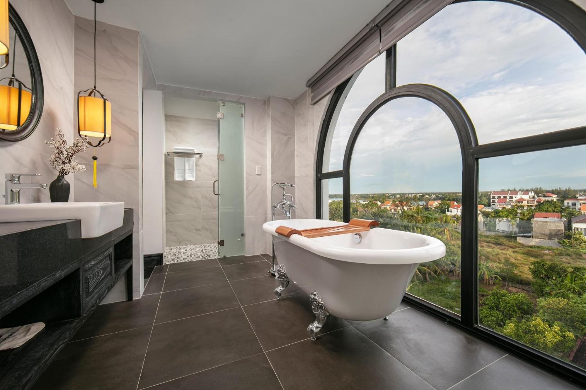 Shining Suite River View 