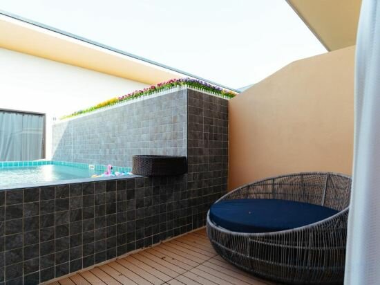Deluxe Premium Pool Access