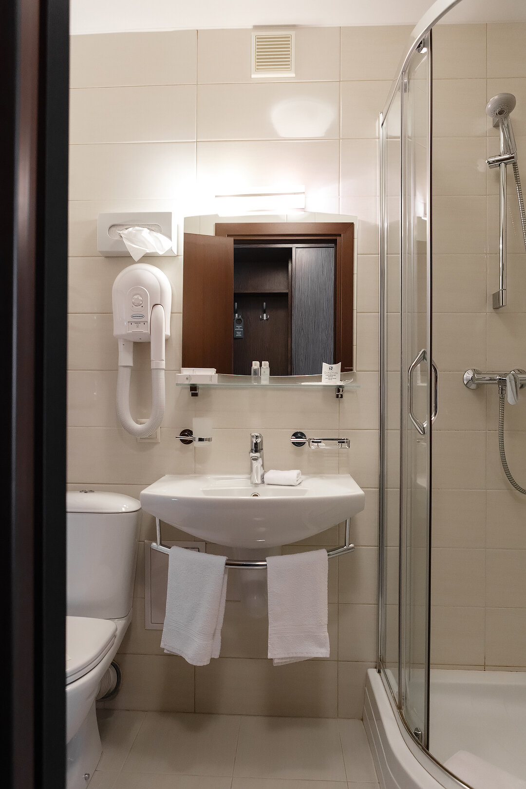 Улучшенный двухместный номер Делюкс с 1 кроватью или 2 отдельными кроватями