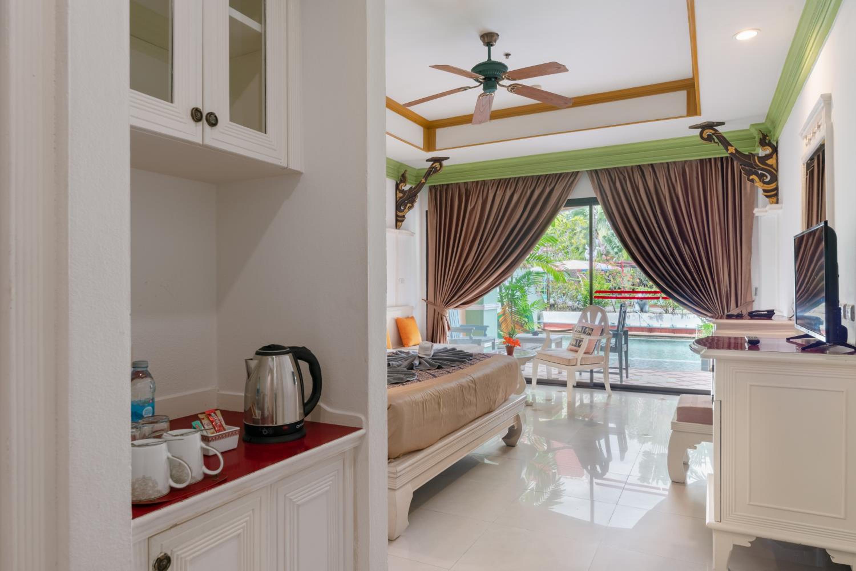 King Suite with Pool View