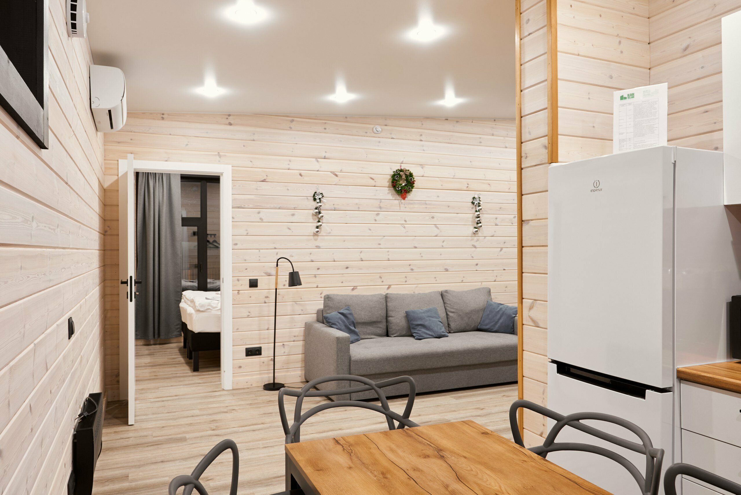 Улучшенный коттедж с двумя спальнями и чаном (растопка чана не включена в стоимость)