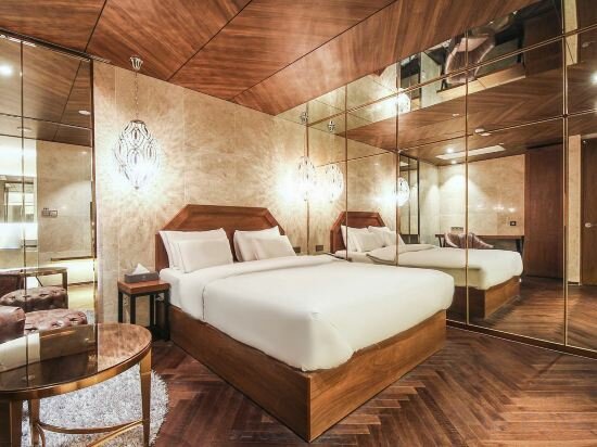 Semi Suite