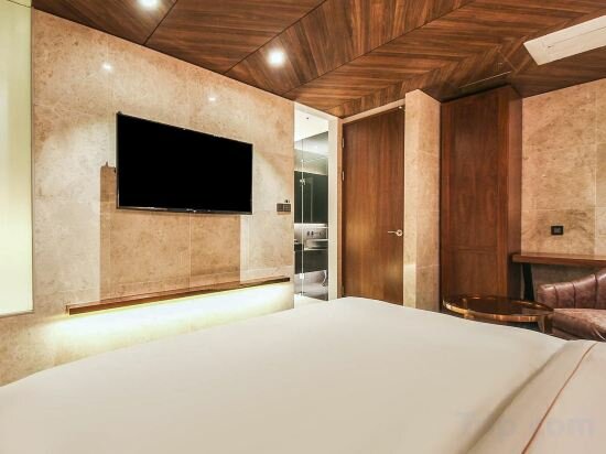 Semi Suite