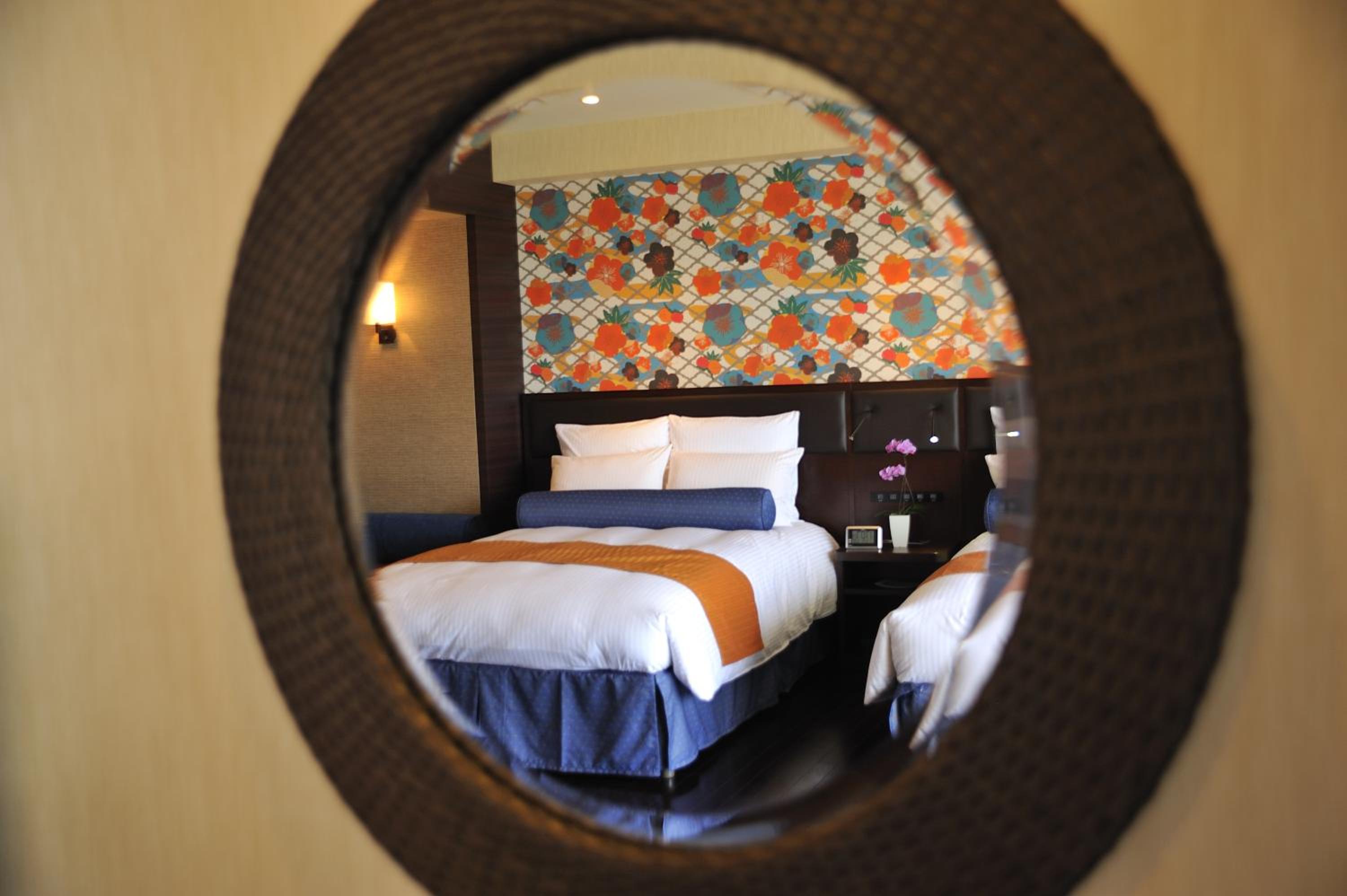 Deluxe Room with View Bath - Non-Smoking