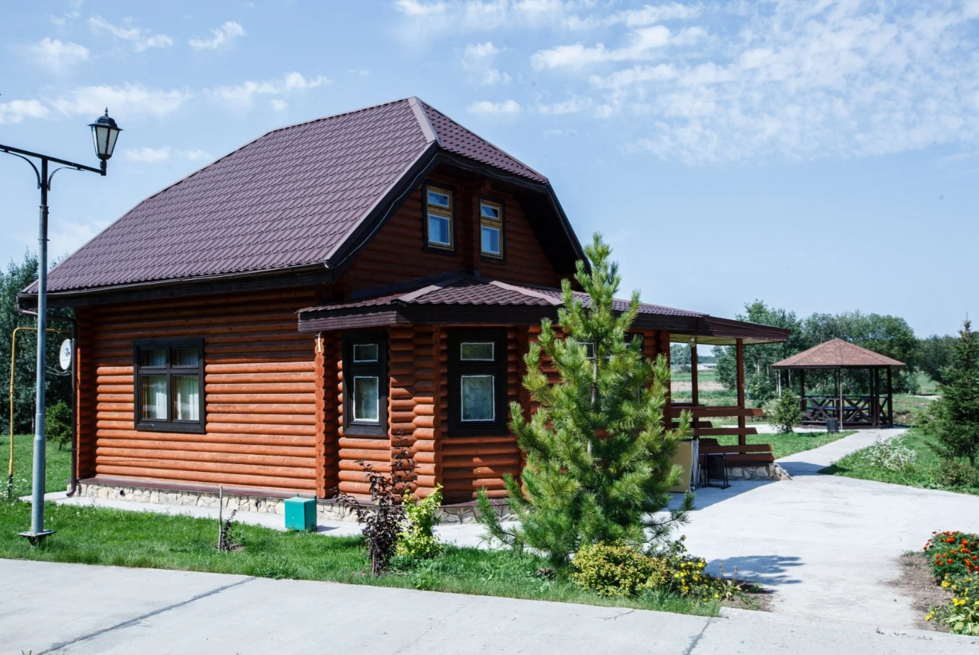 Коттедж №2 на 6+2 мест с беседкой и мангальной зоной