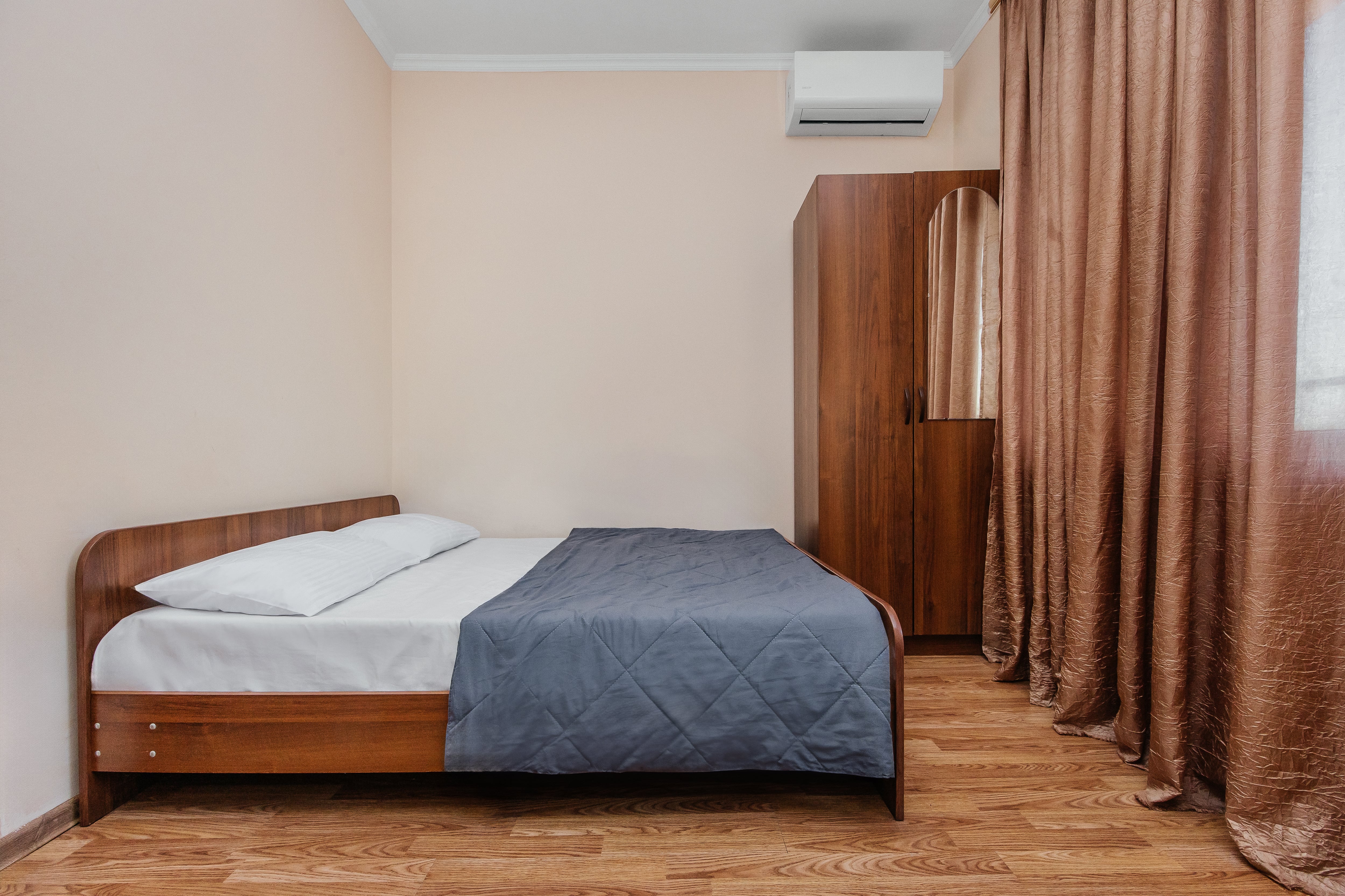 Четырехместный номер с душем