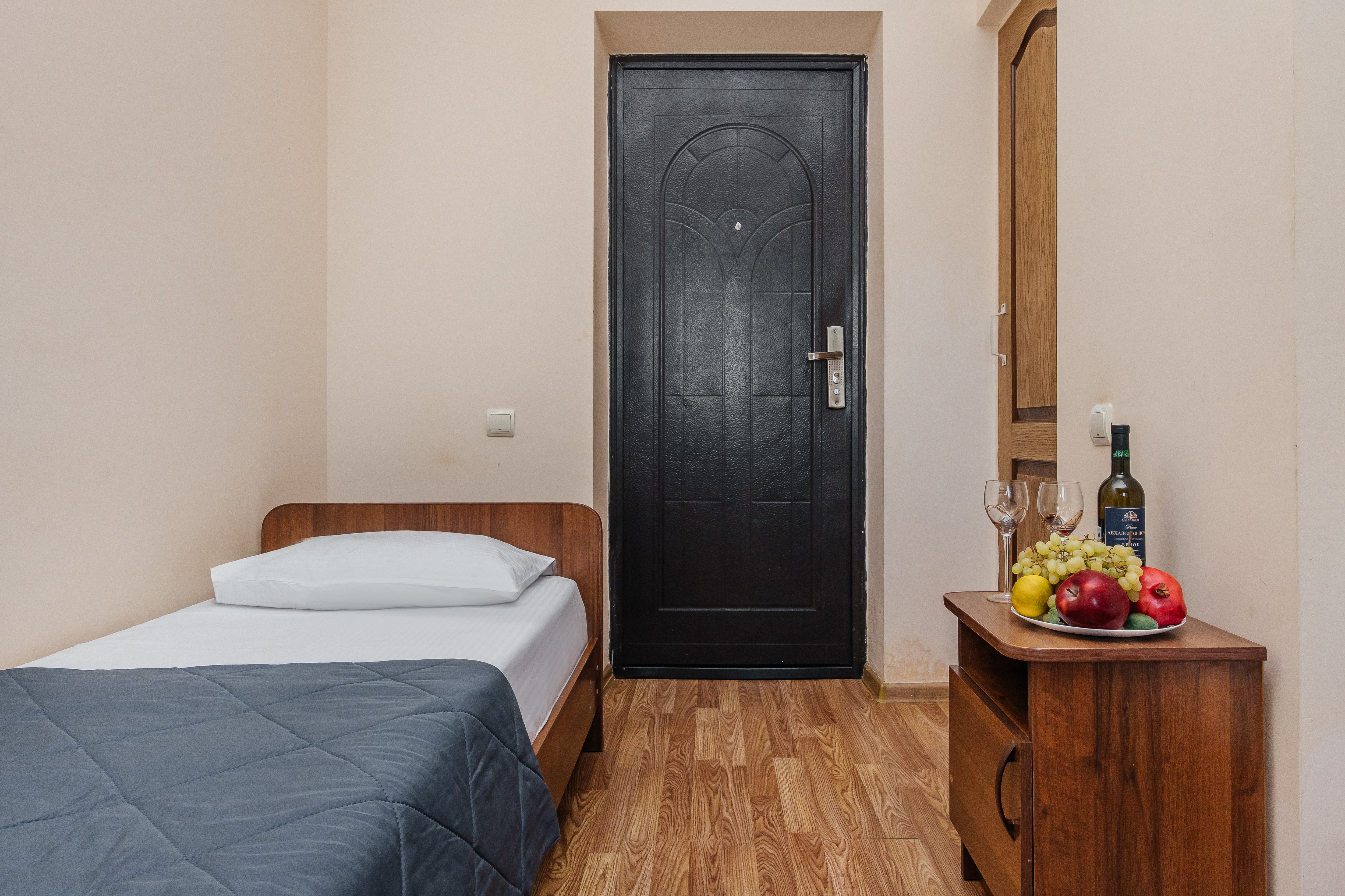 Четырехместный номер с душем