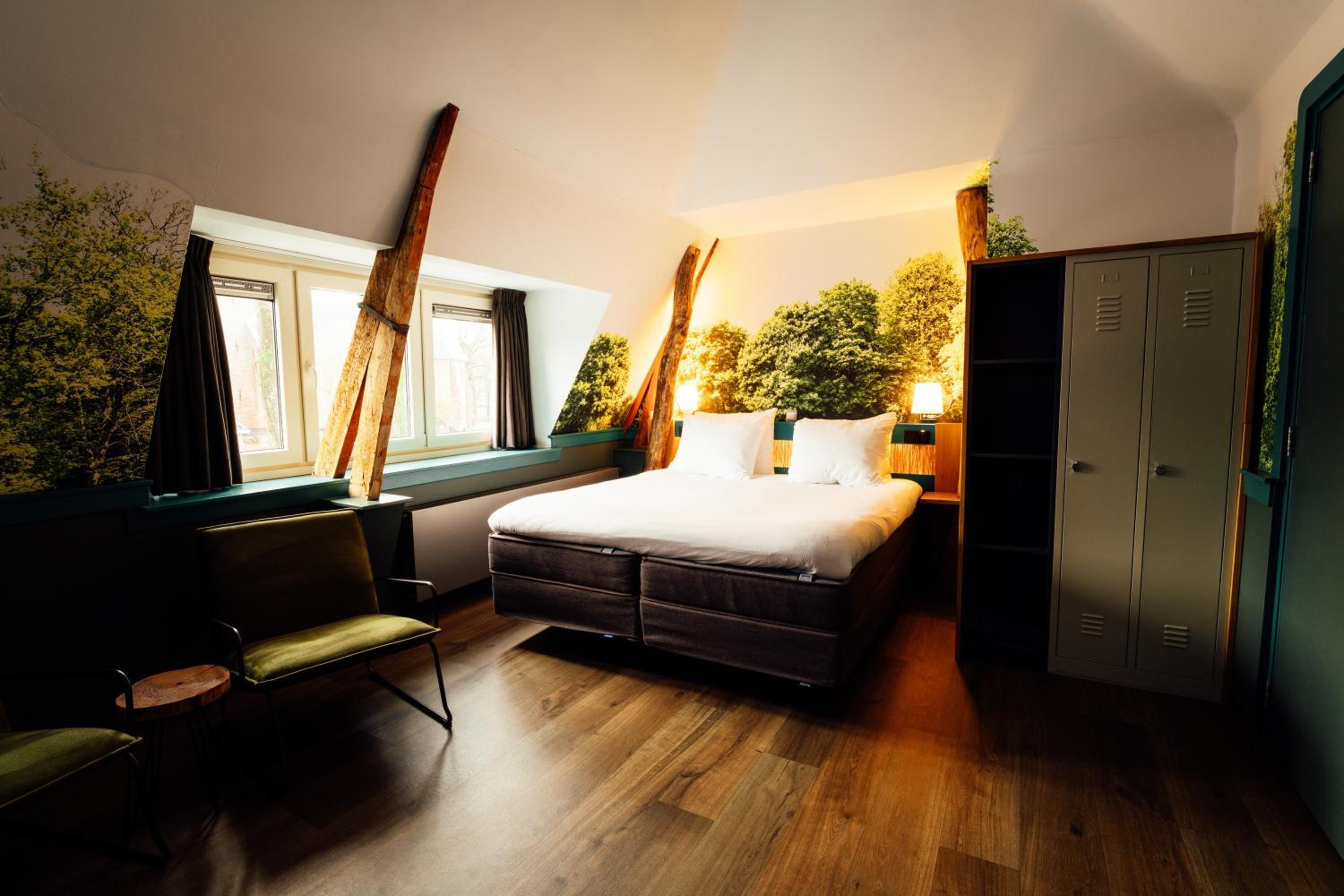 Double Theme Room