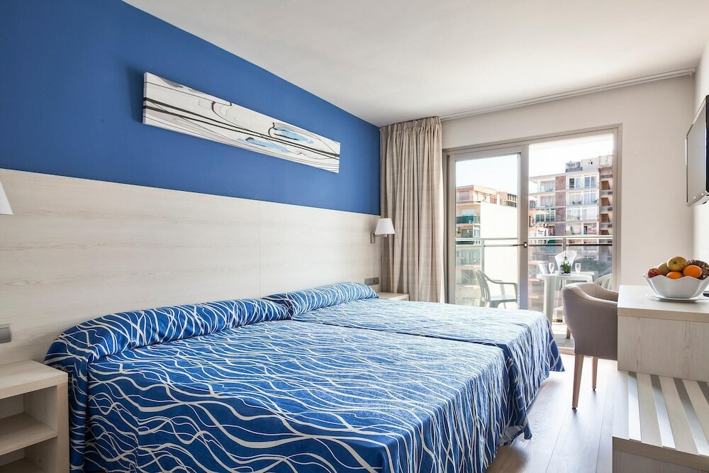 Double Room (1 adult)