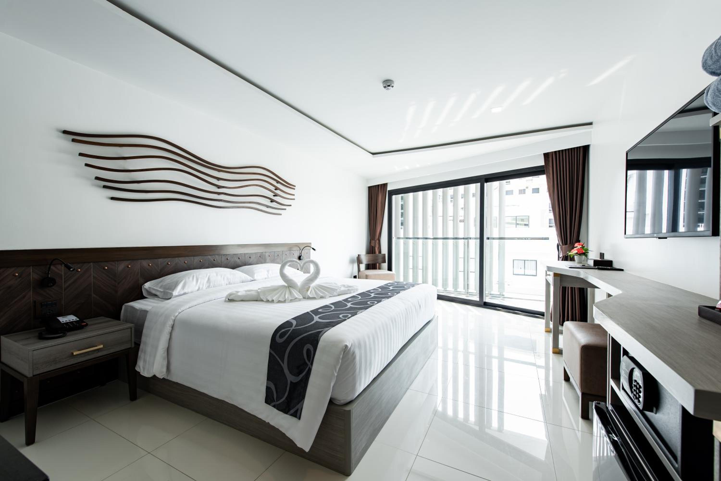 Deluxe Queen Room