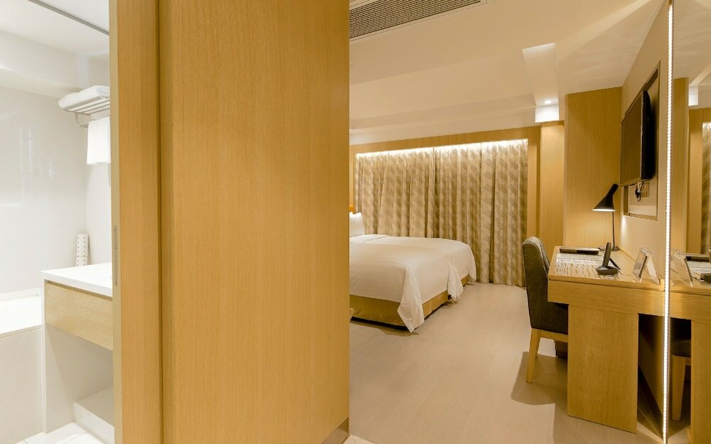Superior Double Room (Partly Non-Smoking Room (with closed window))